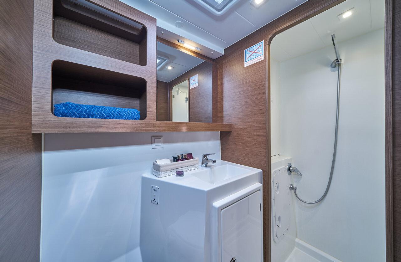 Lagoon 42 - 3 + 1 cab., picture 26