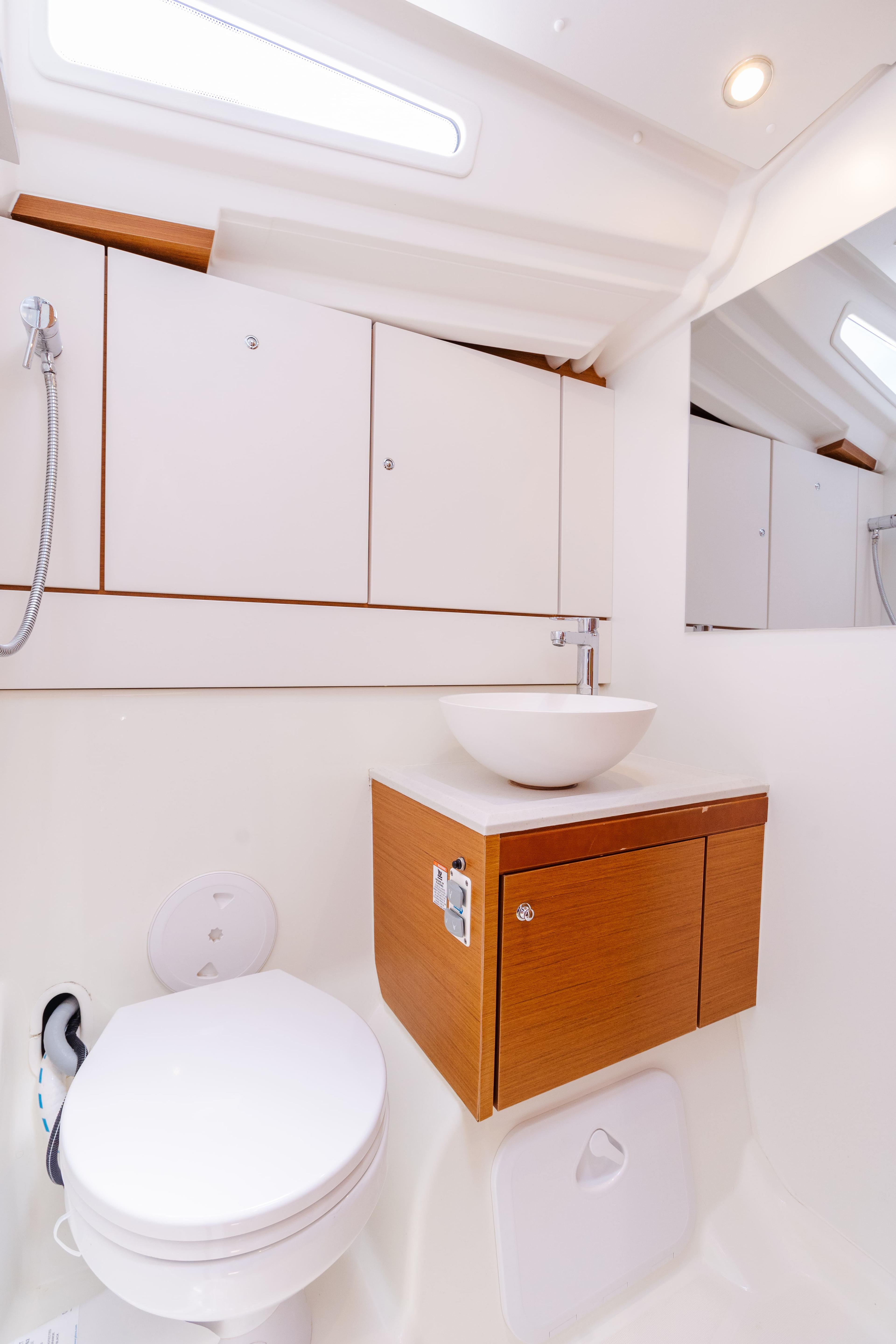 Jeanneau 54 - 5 + 1 cab.	, picture 10