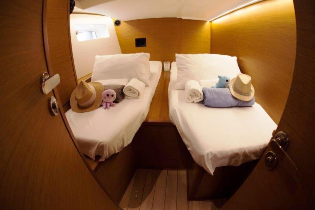 Jeanneau 54 - 5 + 1 cab.	, picture 9