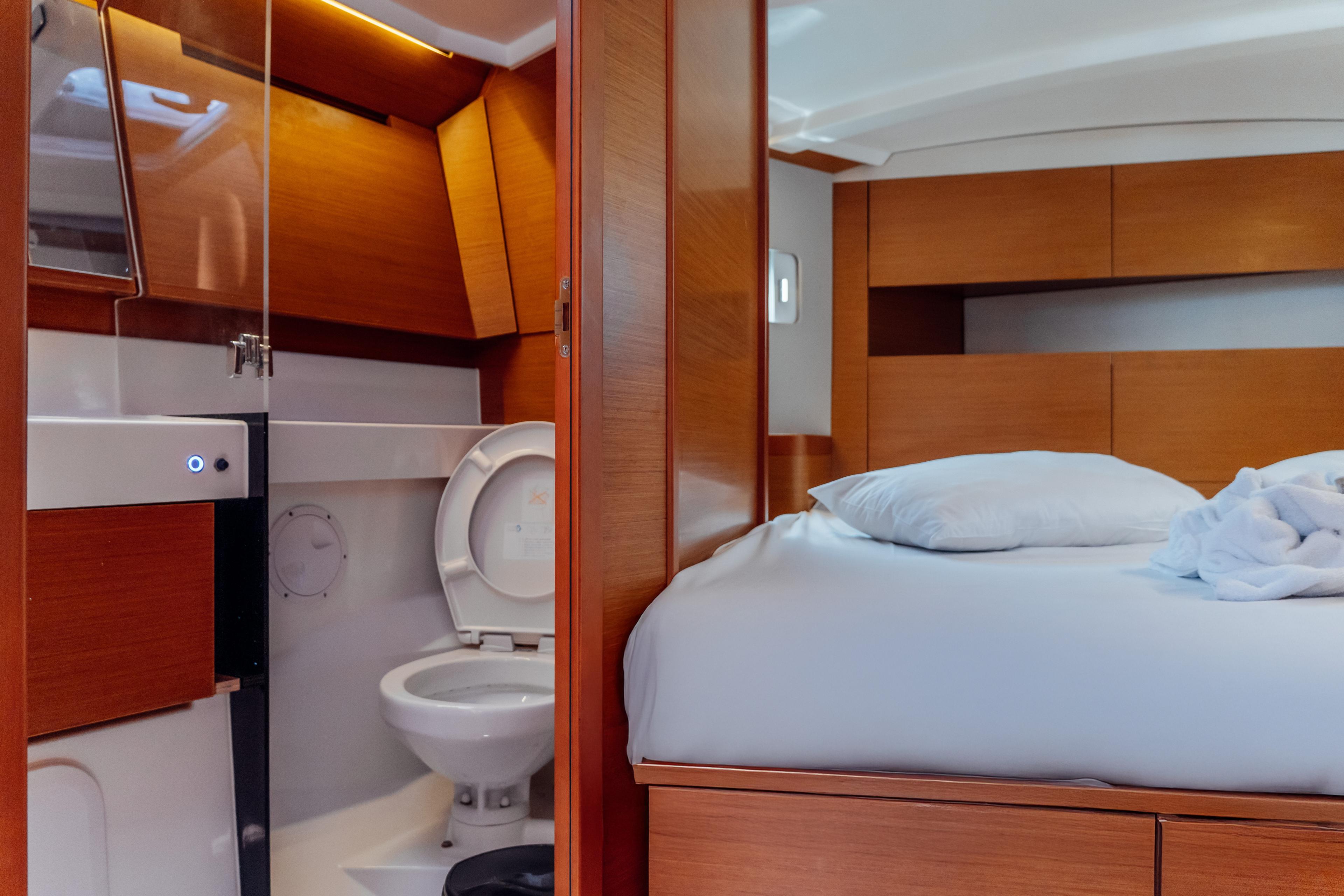 Sun Odyssey 410 - 3 cab., picture 3