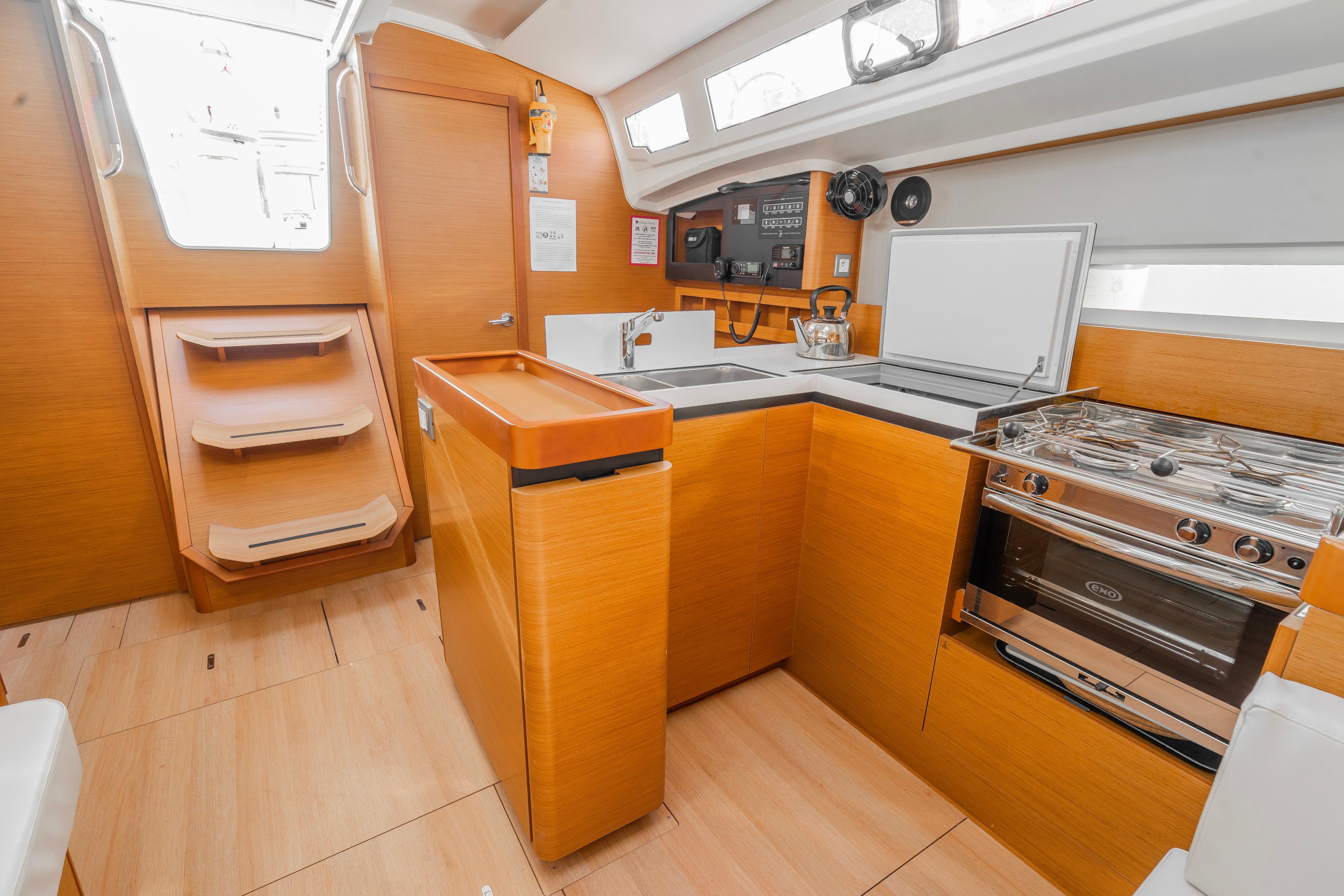 Sun Odyssey 410 - 3 cab., picture 7