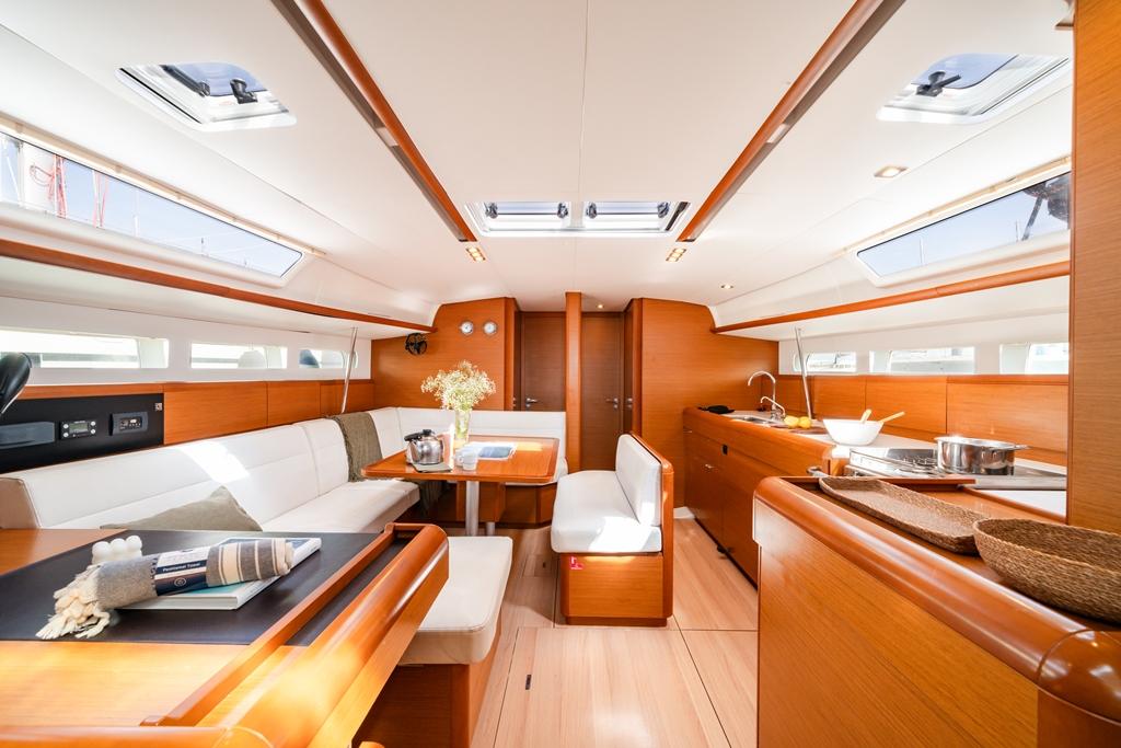 Sun Odyssey 519 - 5 cab., picture 6