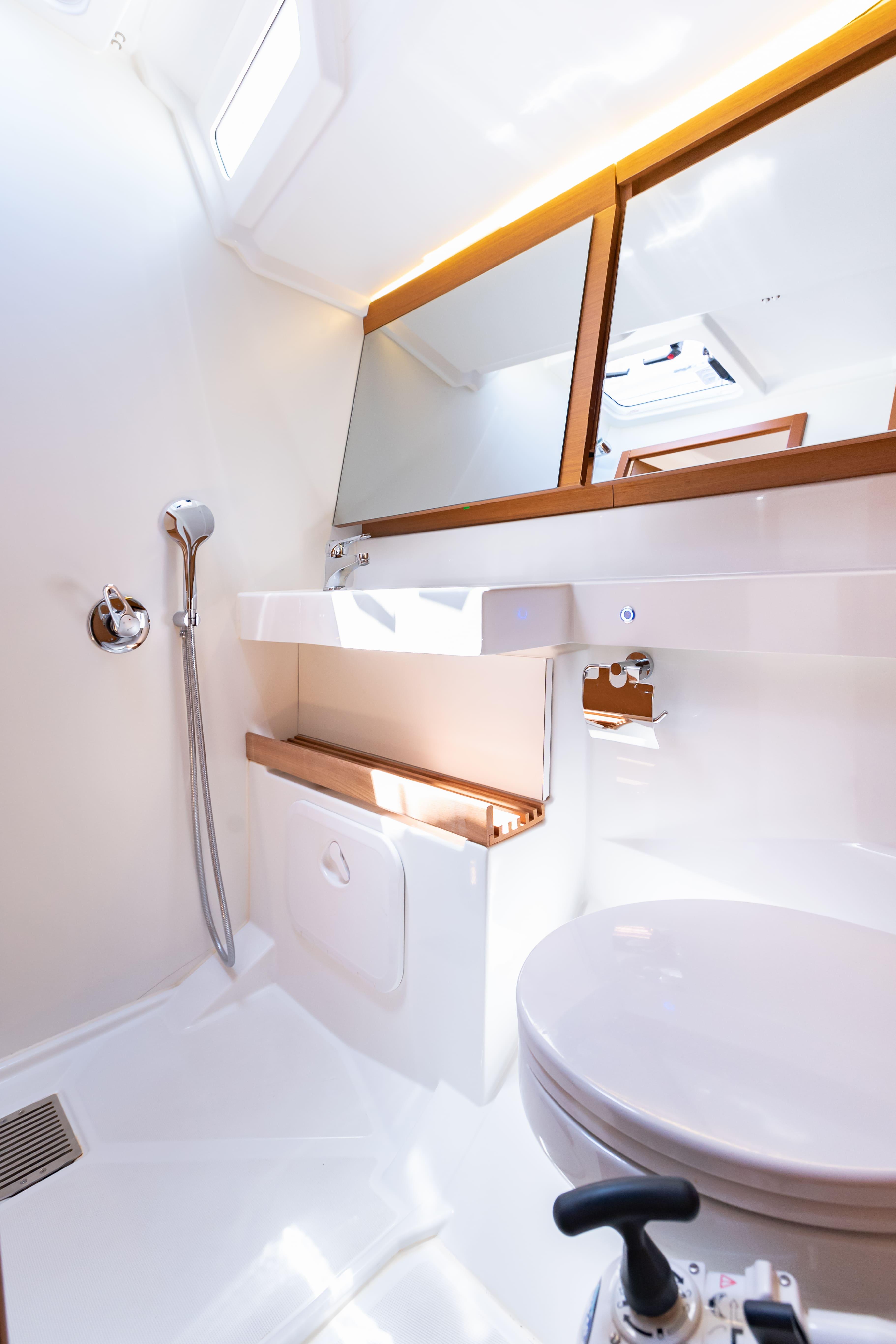 Sun Odyssey 440 - 4 cab., picture 10