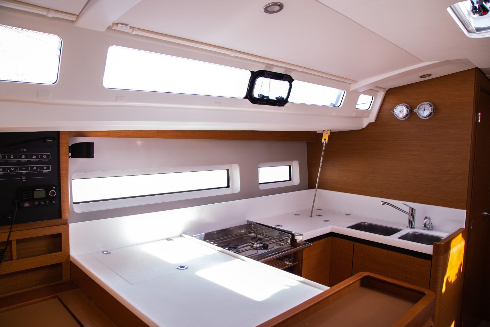 Sun Odyssey 440 - 4 cab., picture 4