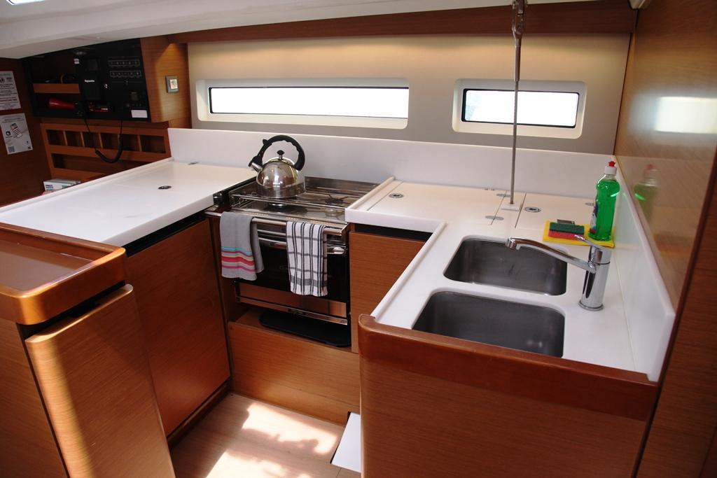Sun Odyssey 440 - 4 cab., picture 6