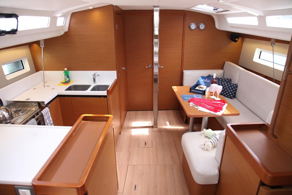Sun Odyssey 440 - 4 cab., picture 5