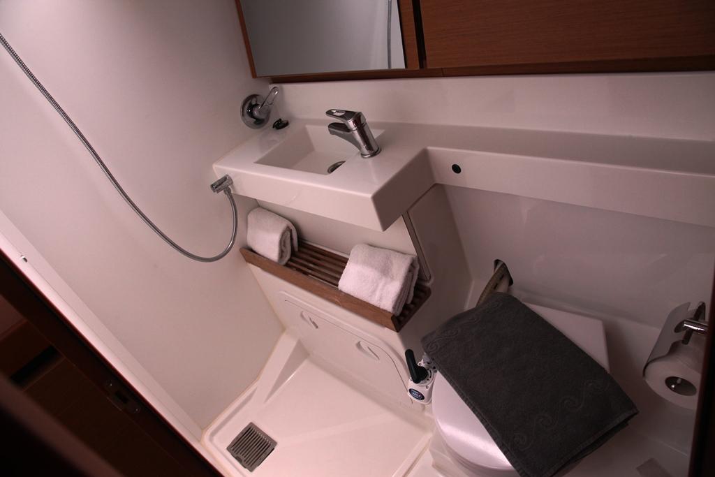 Sun Odyssey 440 - 4 cab., picture 9