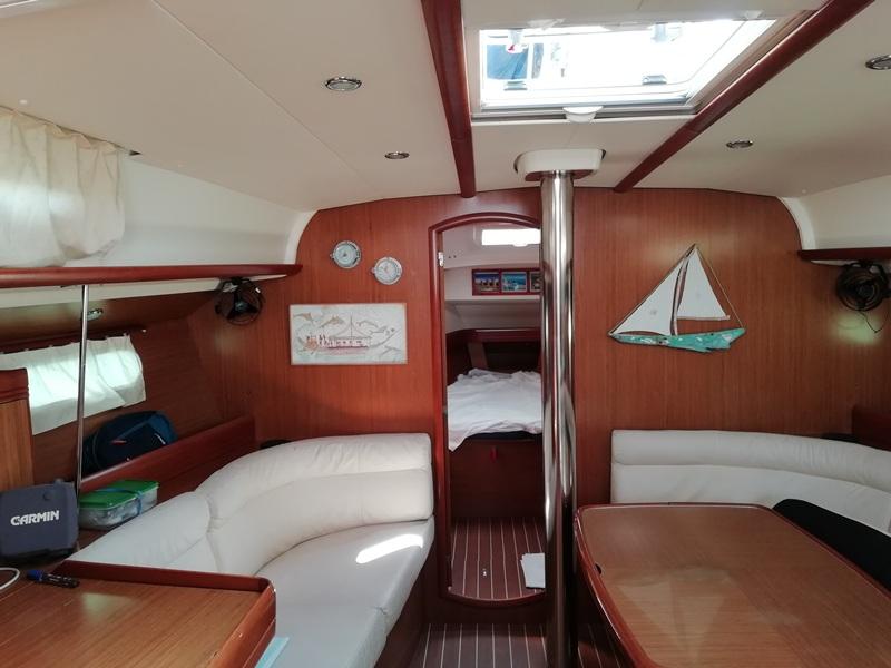 Sun Odyssey 42i, picture 4