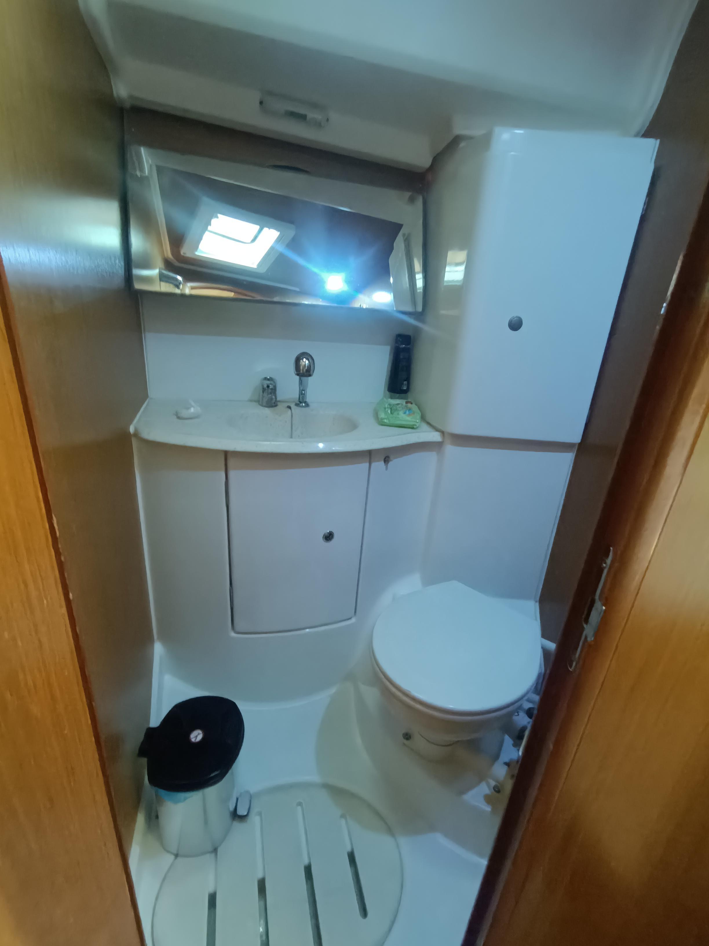 Sun Odyssey 42i, picture 9