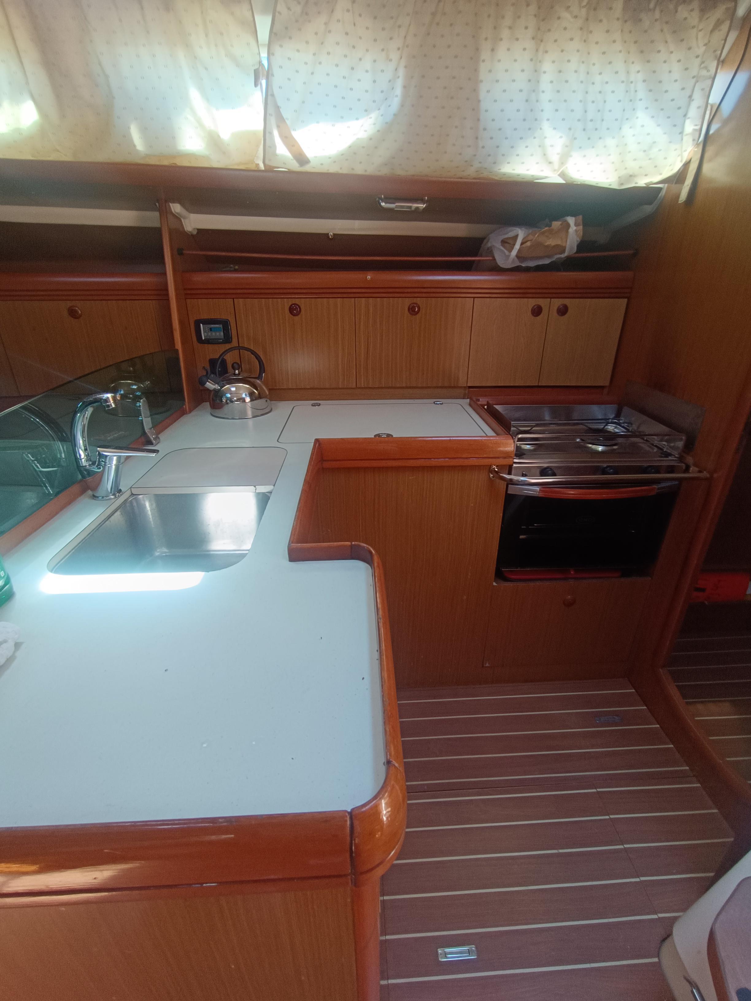 Sun Odyssey 42i, picture 8