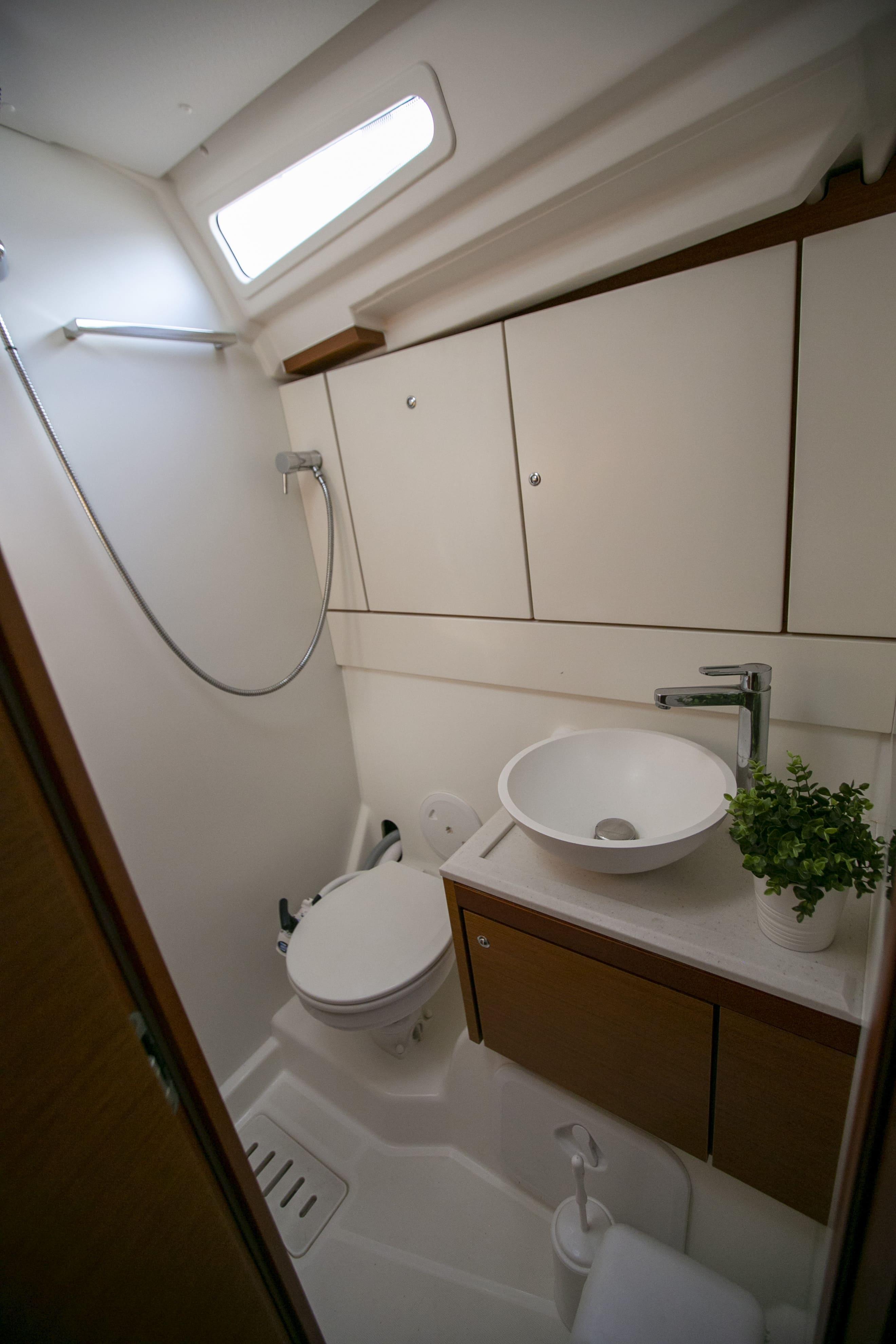 Jeanneau 54 - 5 + 1 cab.	, picture 17