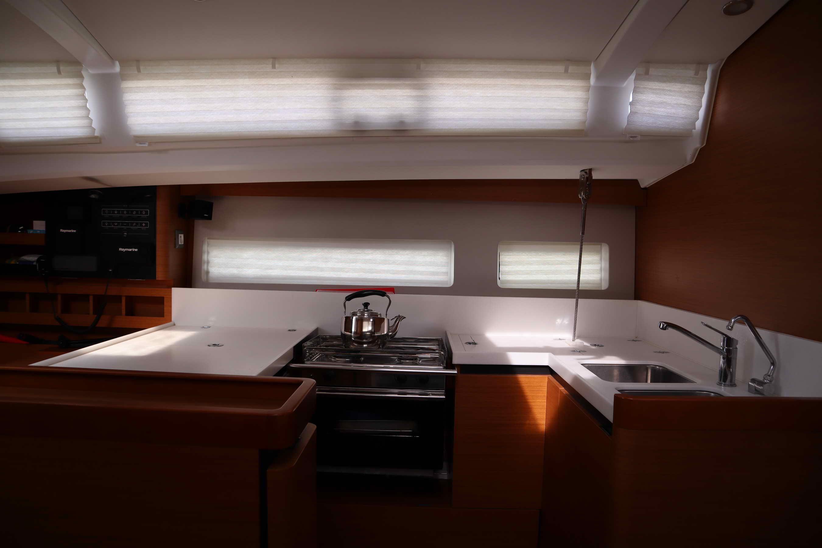 Sun Odyssey 440 - 4 cab., picture 10