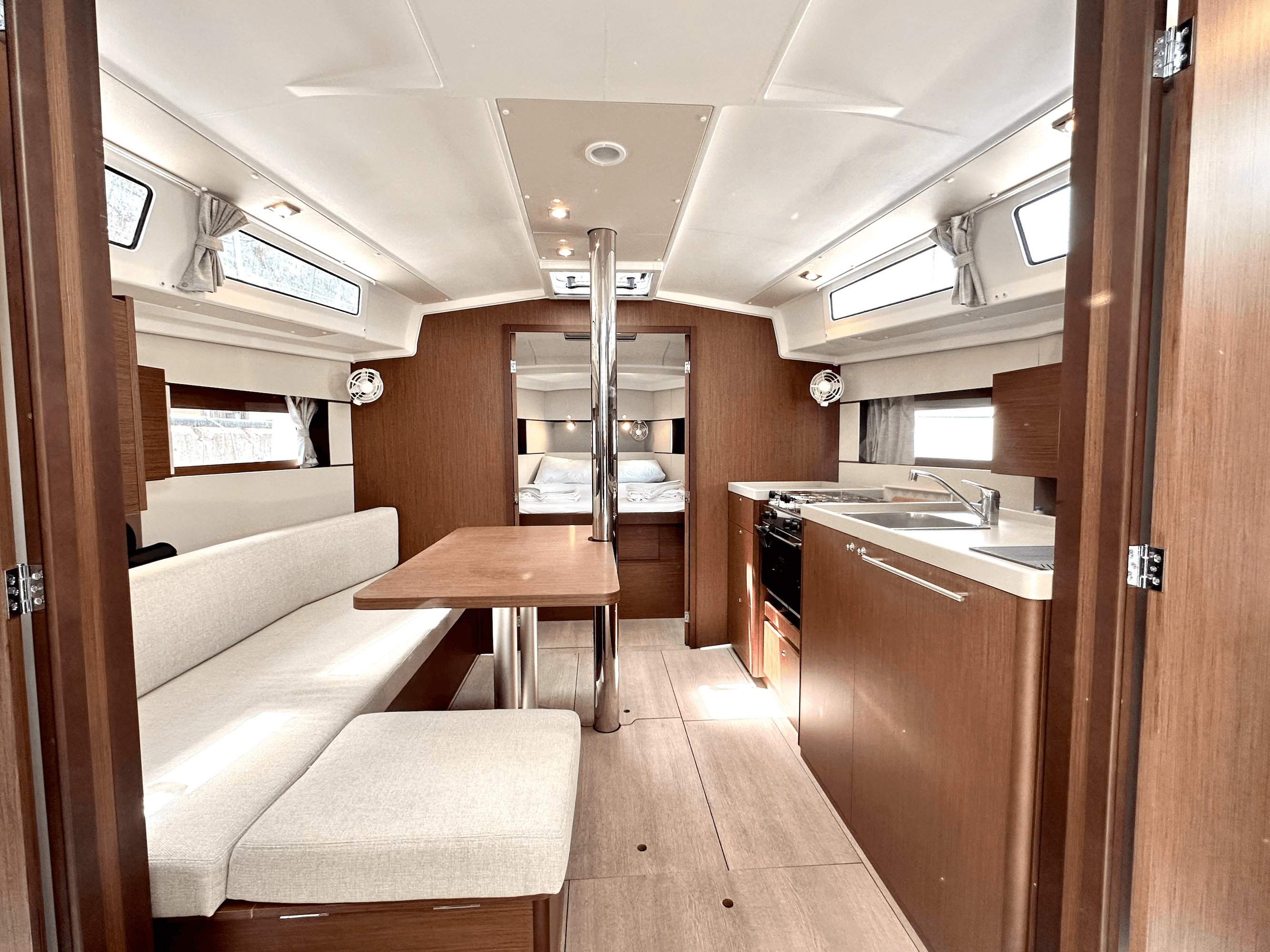 Oceanis 38.1, picture 10