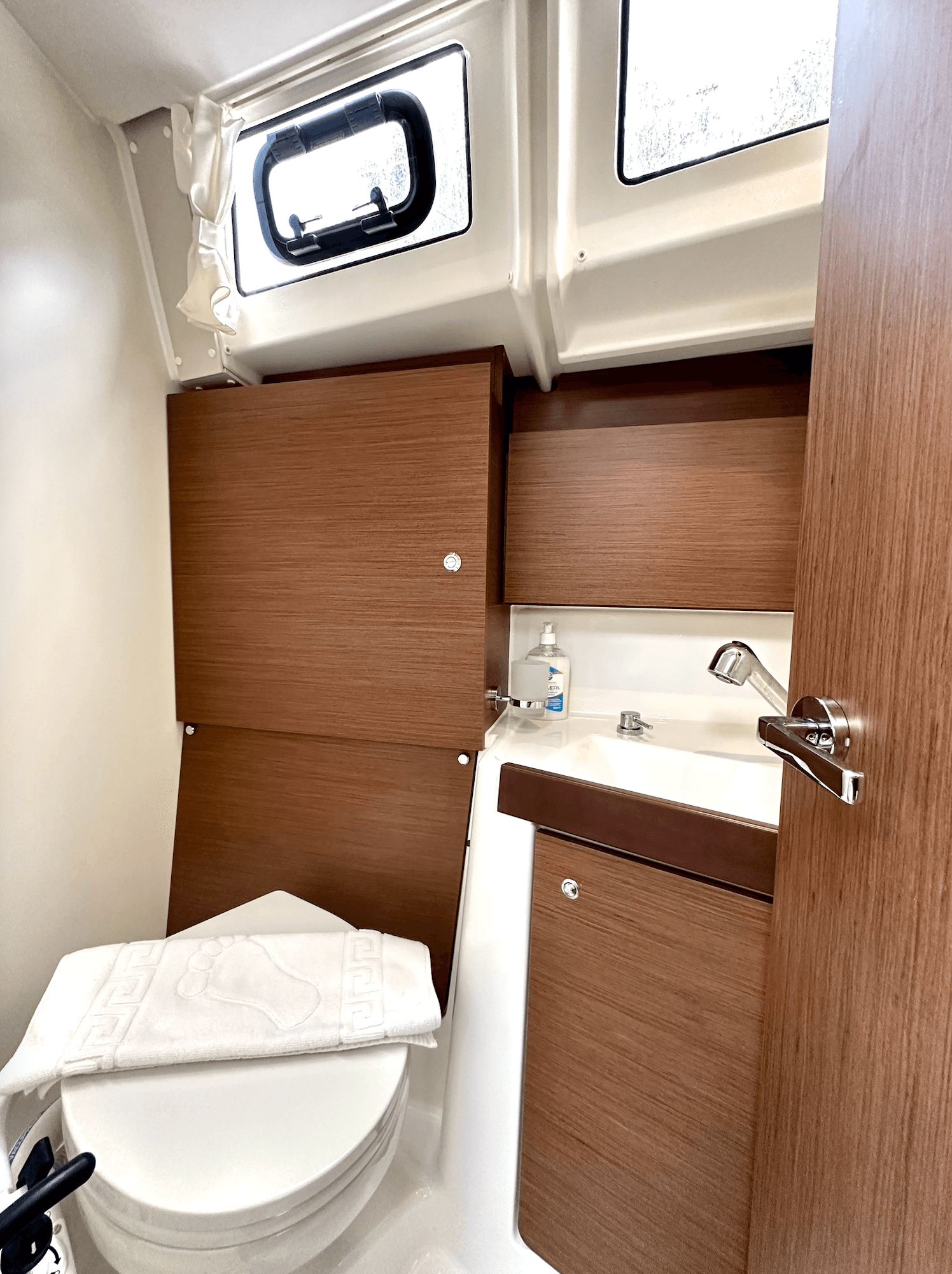 Oceanis 38.1, picture 14