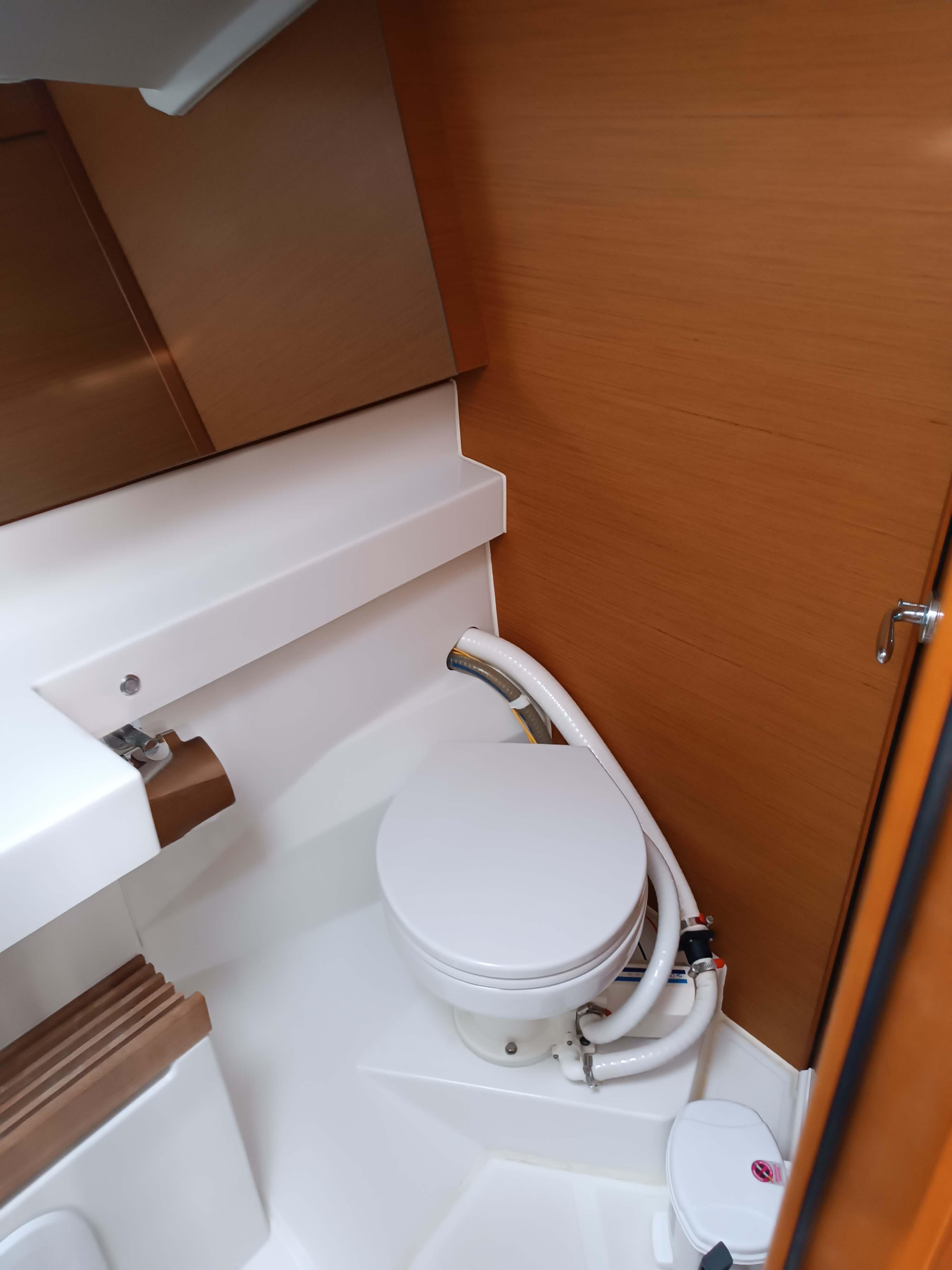 Sun Odyssey 440 - 4 cab., picture 23