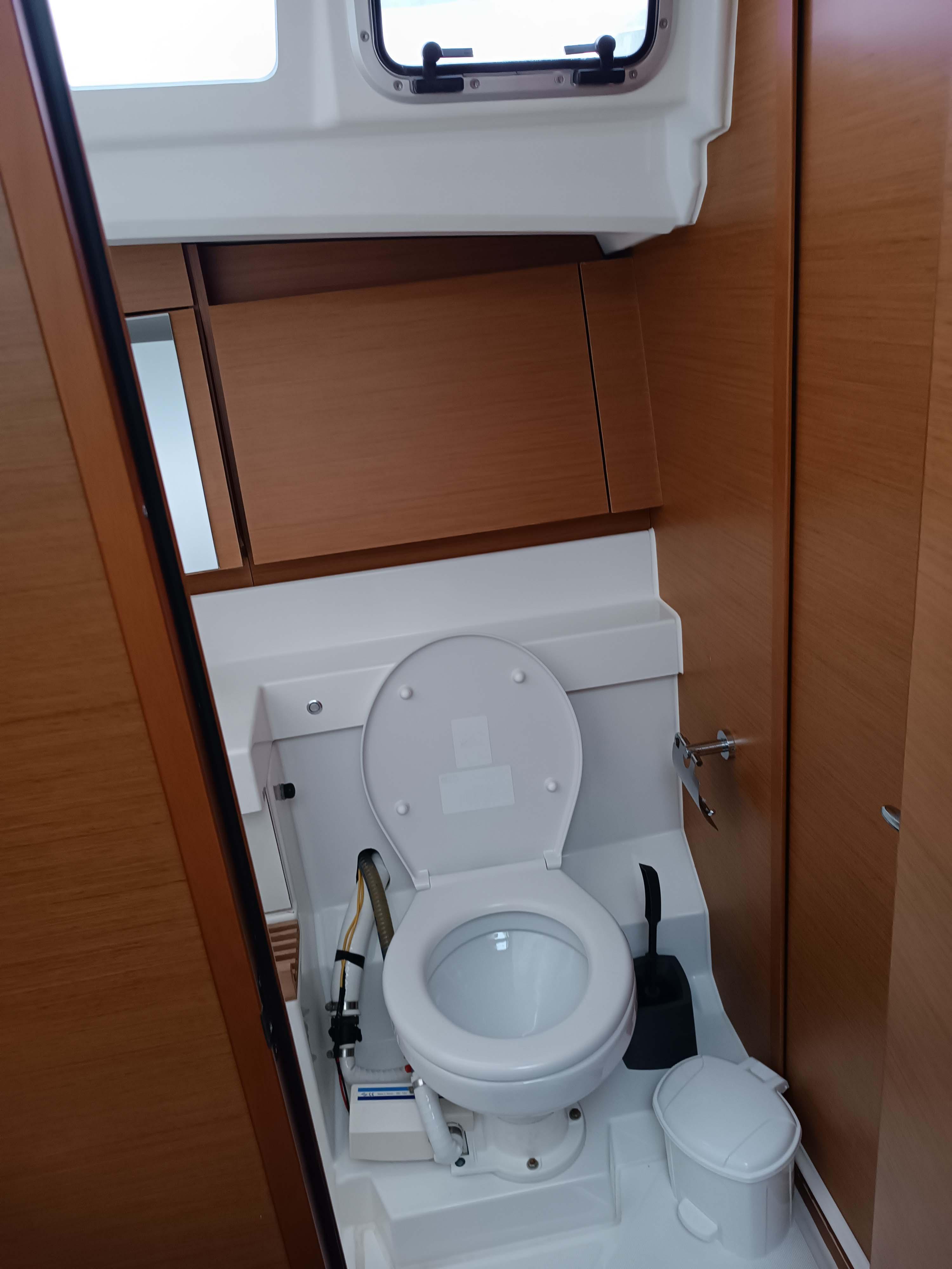 Sun Odyssey 440 - 4 cab., picture 19