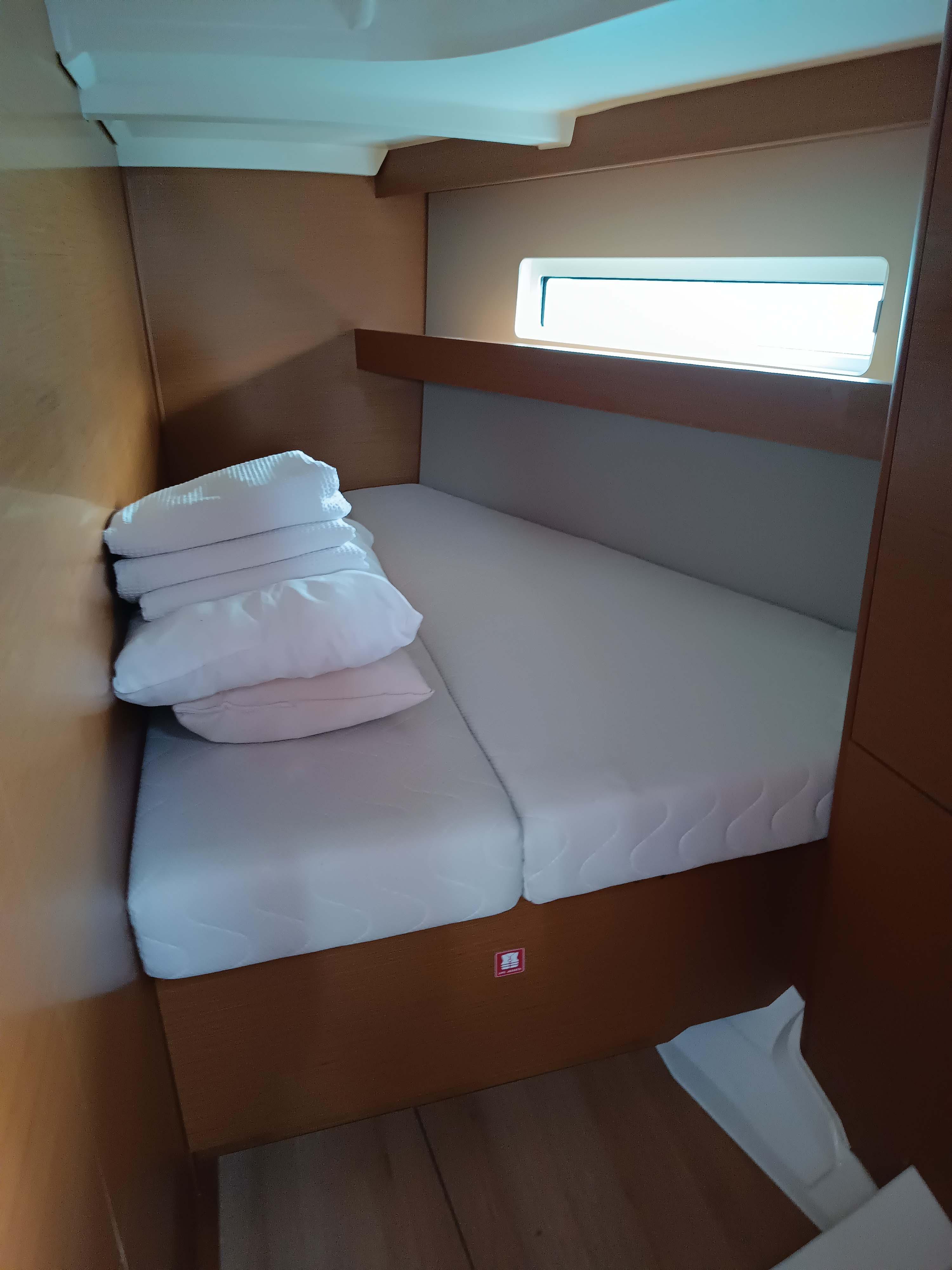 Sun Odyssey 440 - 4 cab., picture 21