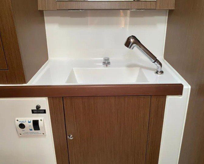 Oceanis 41.1, picture 12