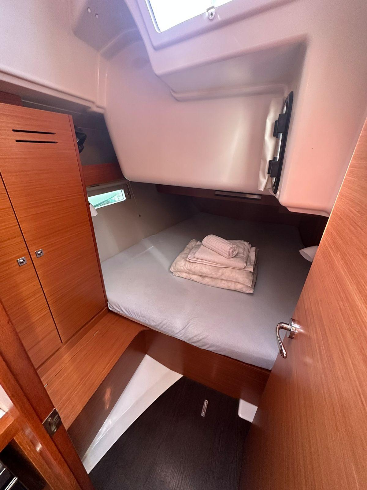 Dufour 390, picture 9