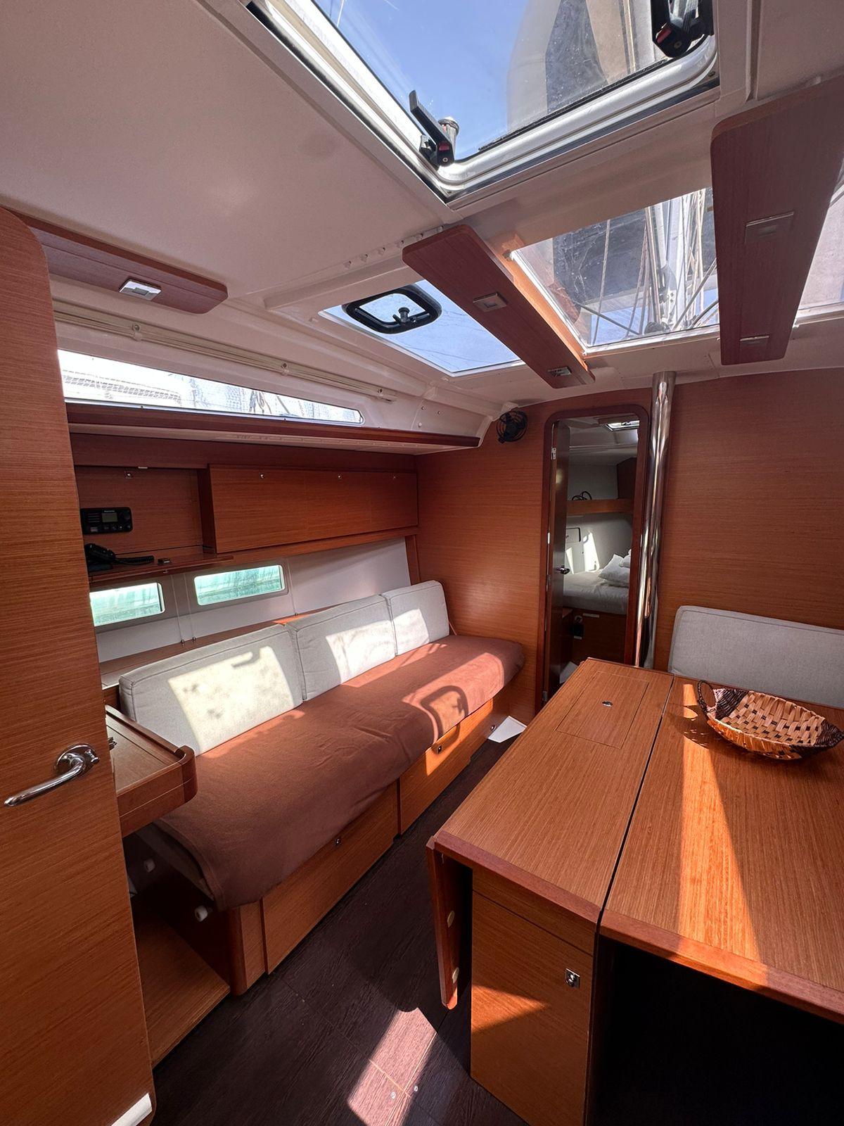 Dufour 390, picture 4