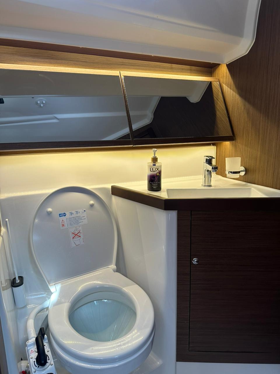 Oceanis 40.1, picture 18