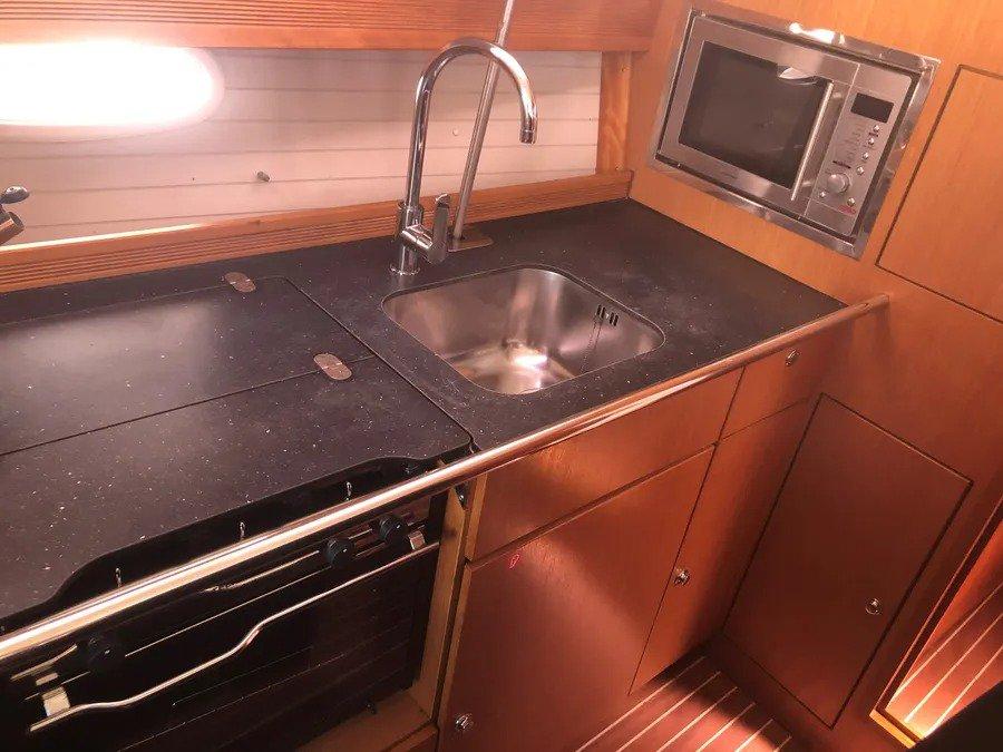 Bavaria 43 Cruiser, picture 5