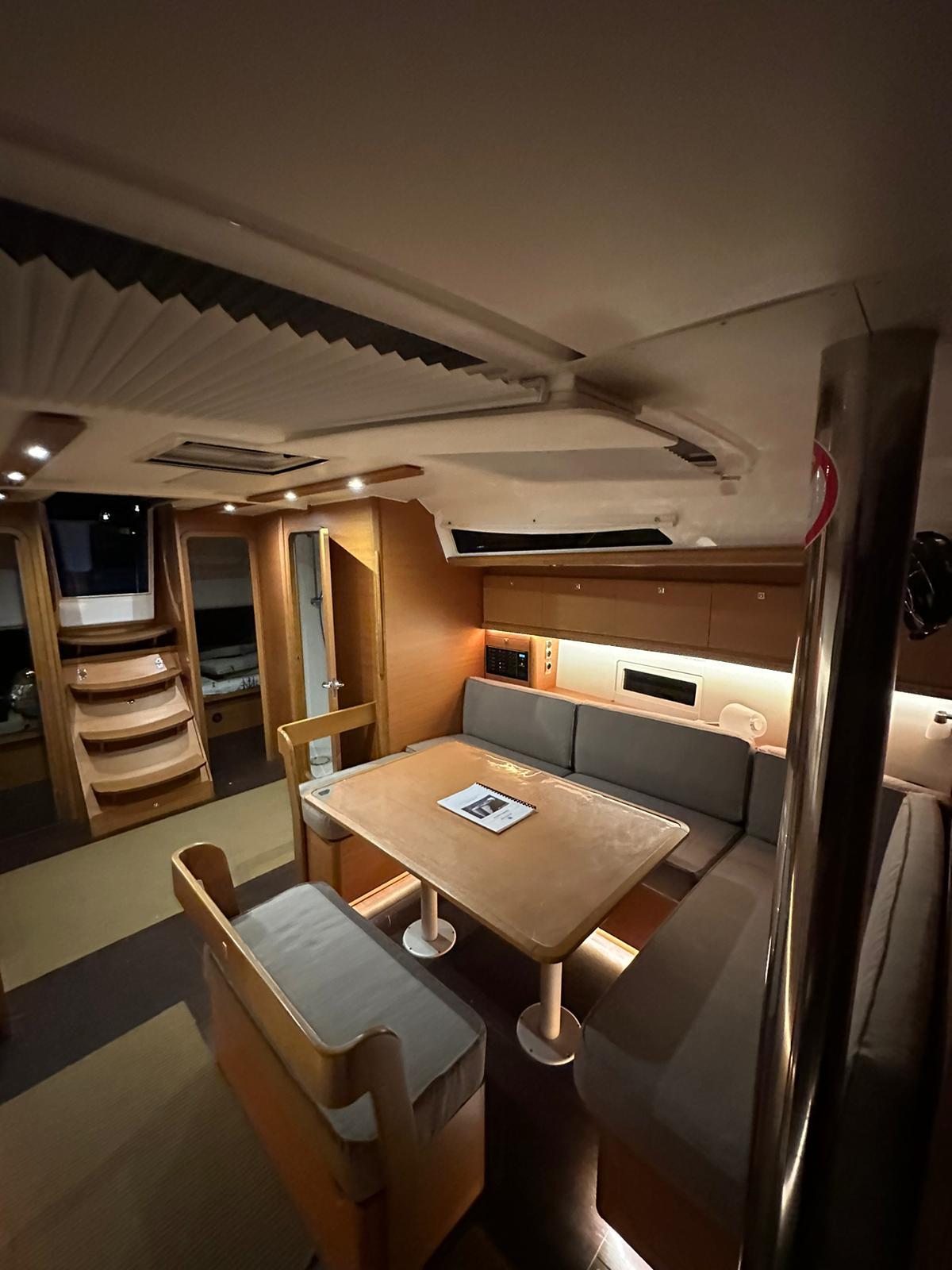 Dufour 430 GL, picture 6