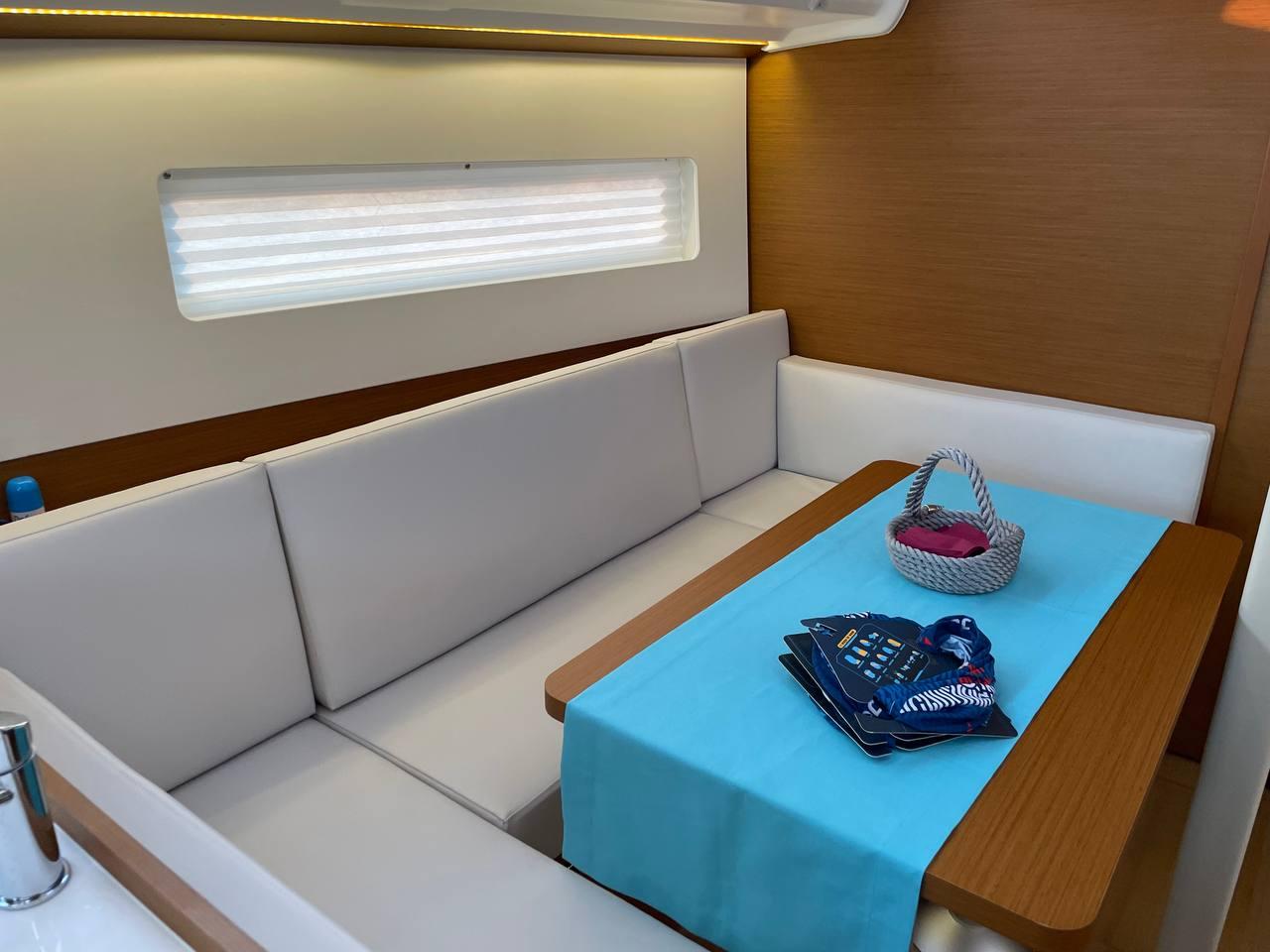 Sun Odyssey 380 - 3 cab., picture 6