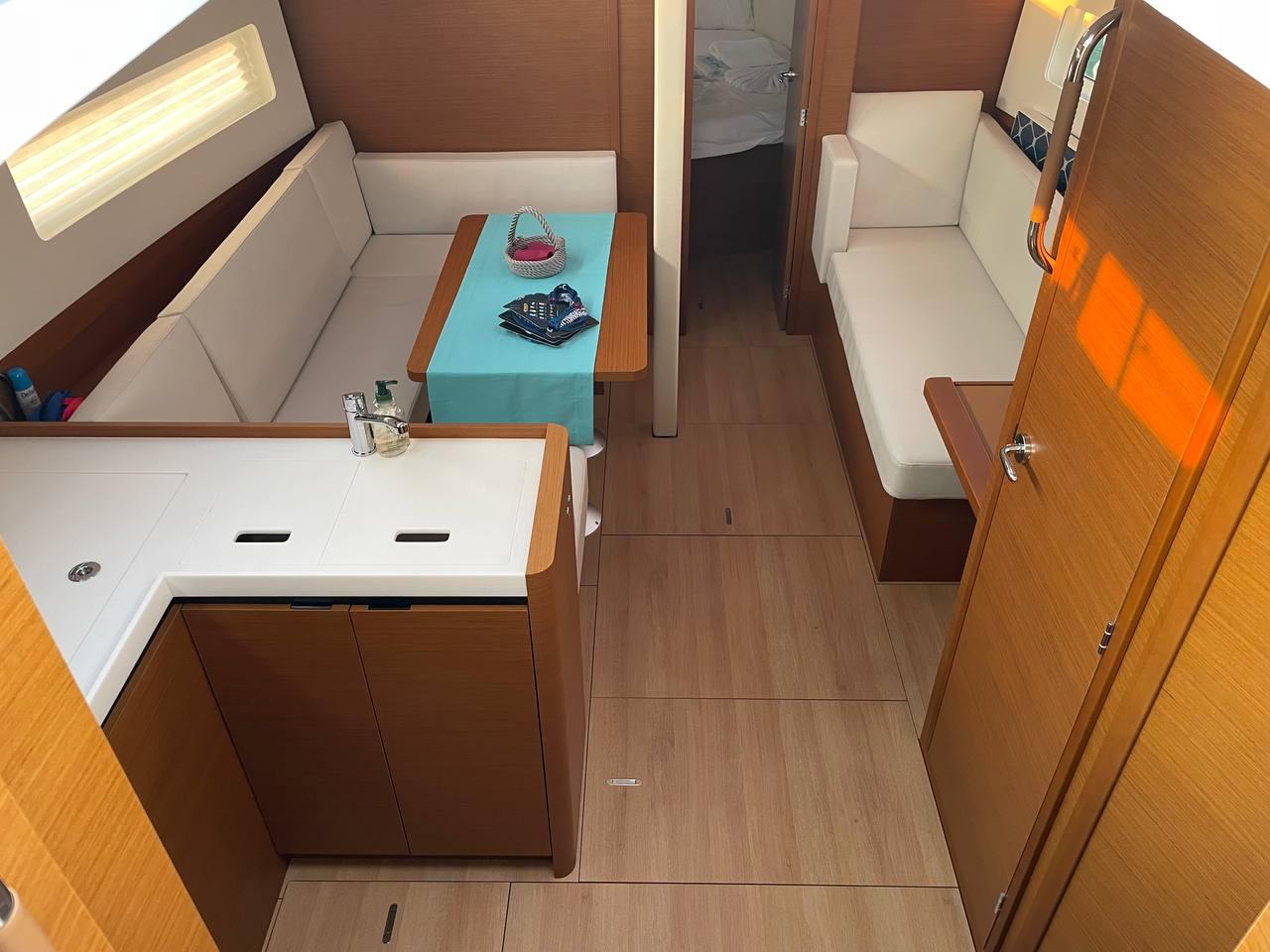 Sun Odyssey 380 - 3 cab., picture 5