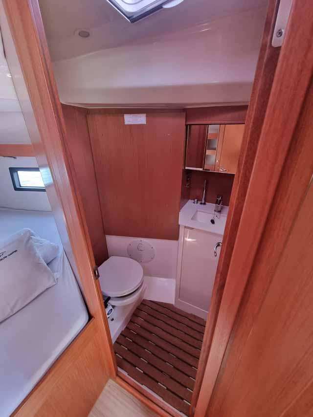 Bavaria C38, picture 11