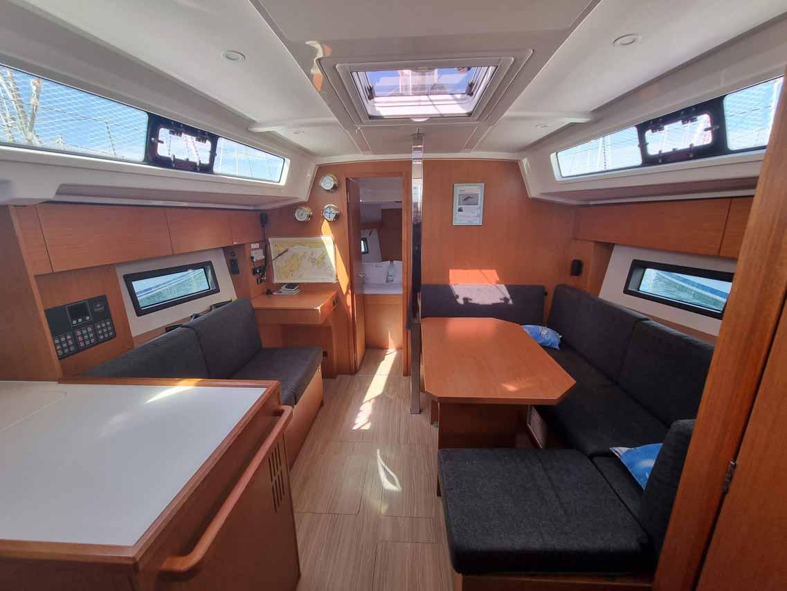 Bavaria C38, picture 6