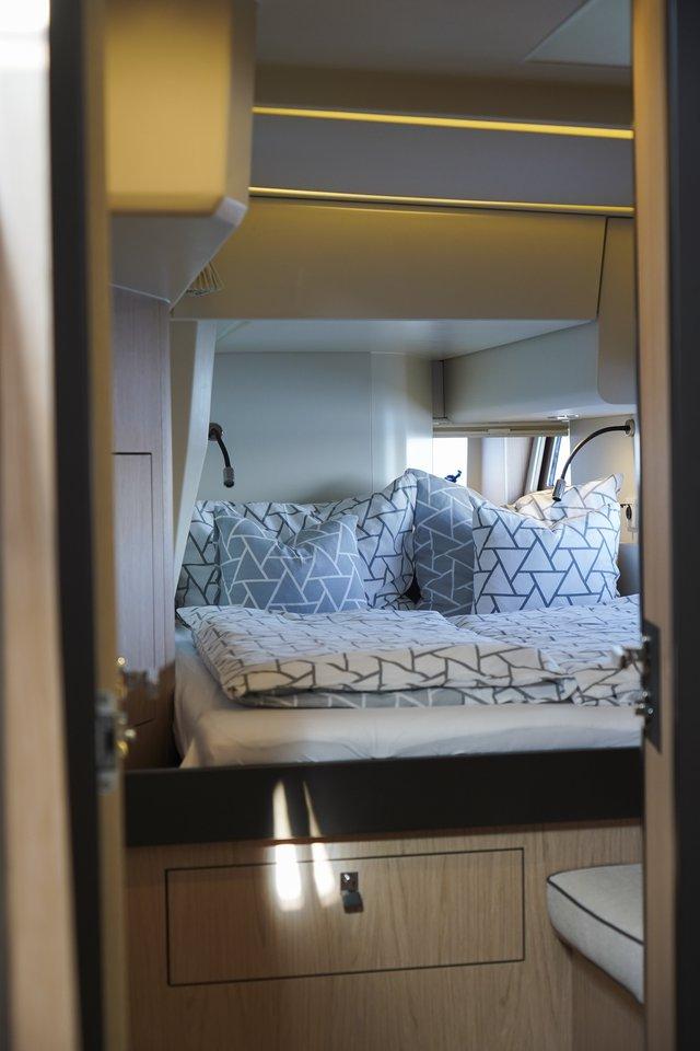 Oceanis Yacht 62 - 3 + 1, picture 10