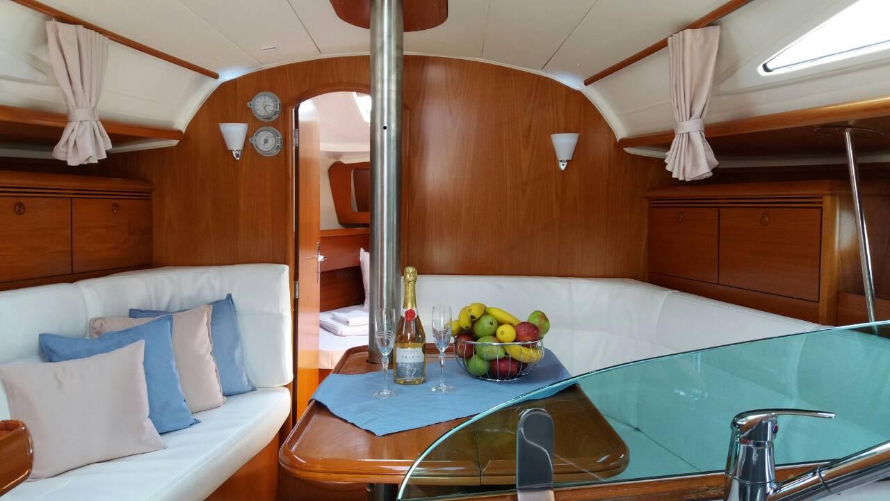 Sun Odyssey 35, picture 5