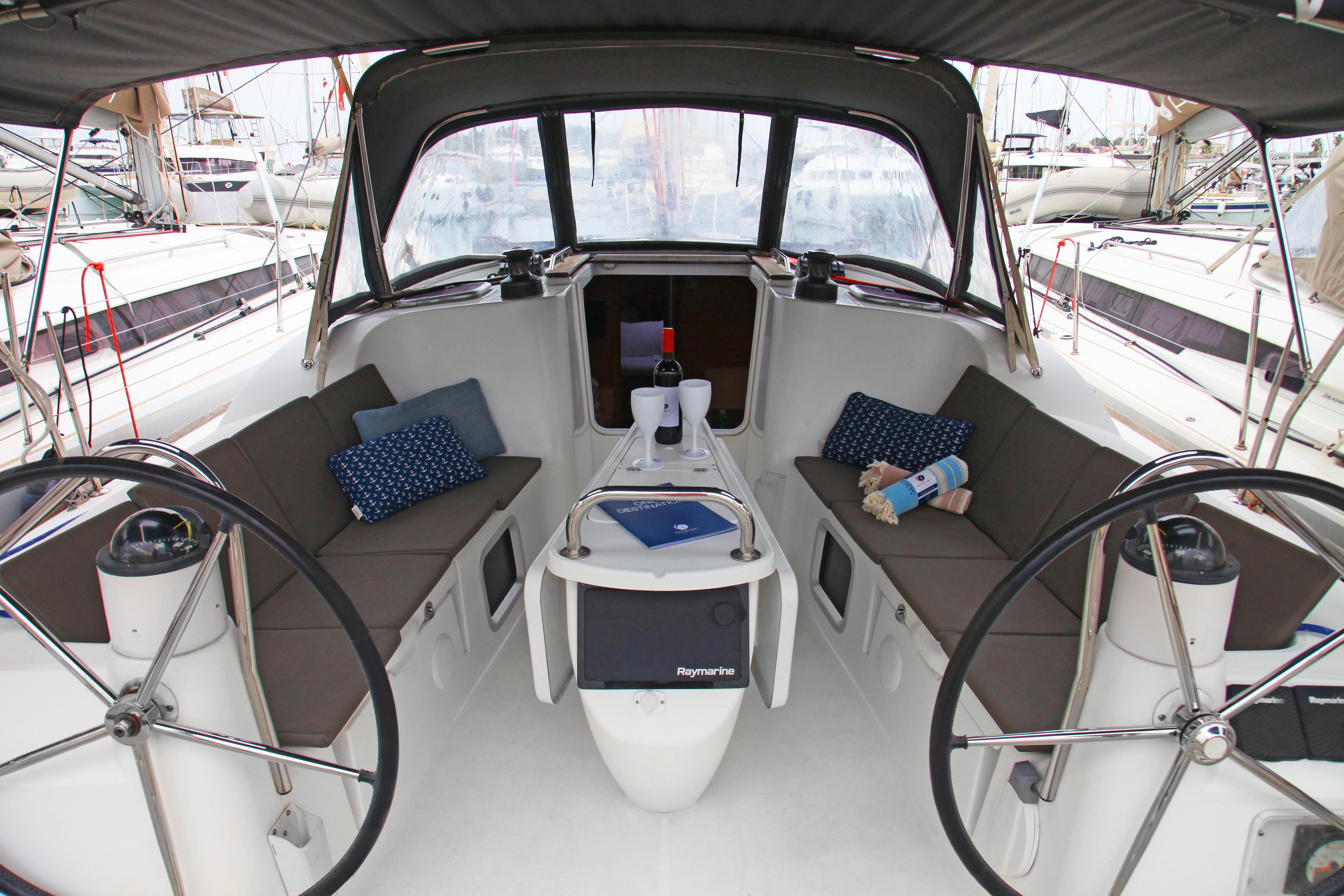 Sun Odyssey 42i, picture 3