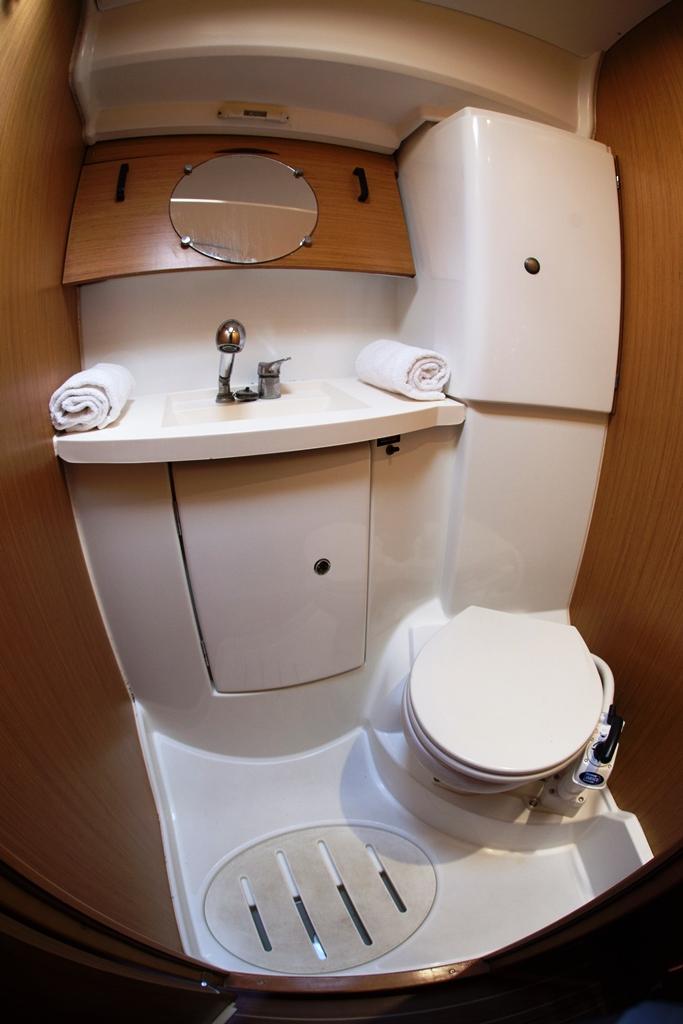 Sun Odyssey 42i, picture 6