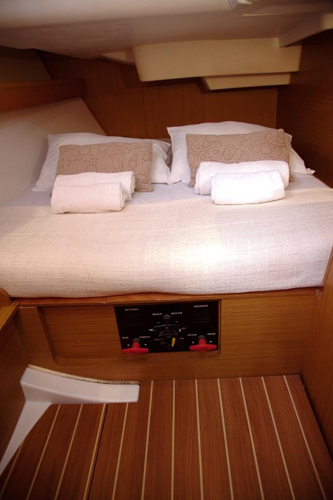Sun Odyssey 42i, picture 5