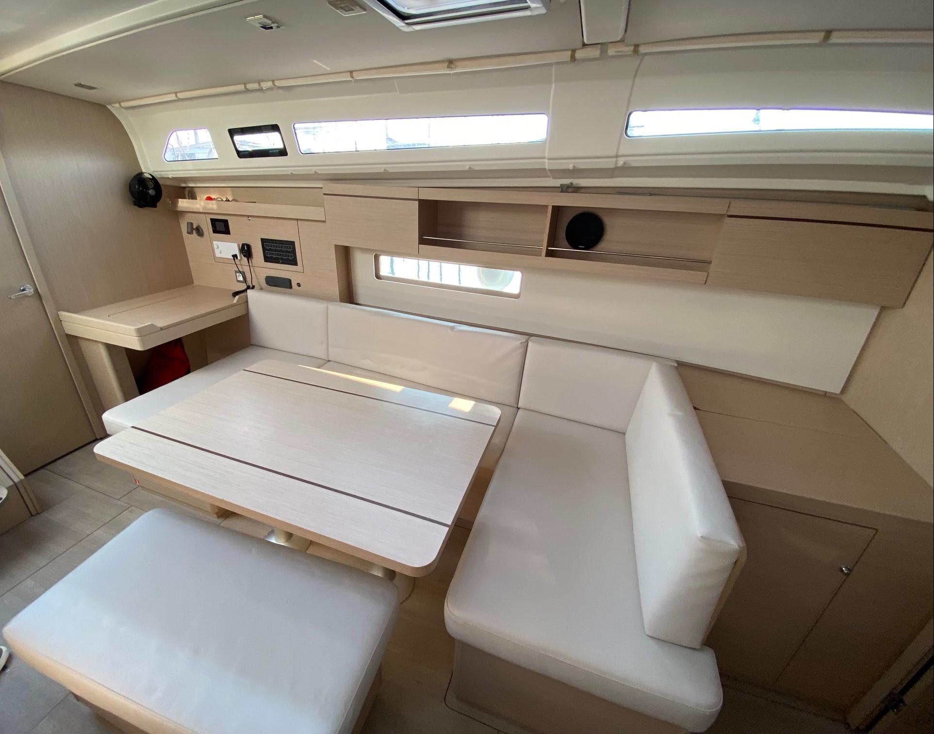 Oceanis 40.1, picture 10