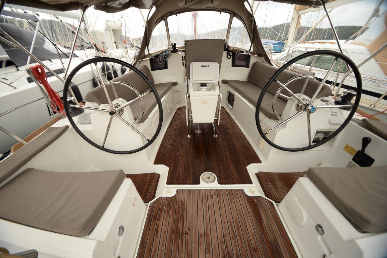 Sun Odyssey 379 - 2 cab., picture 5