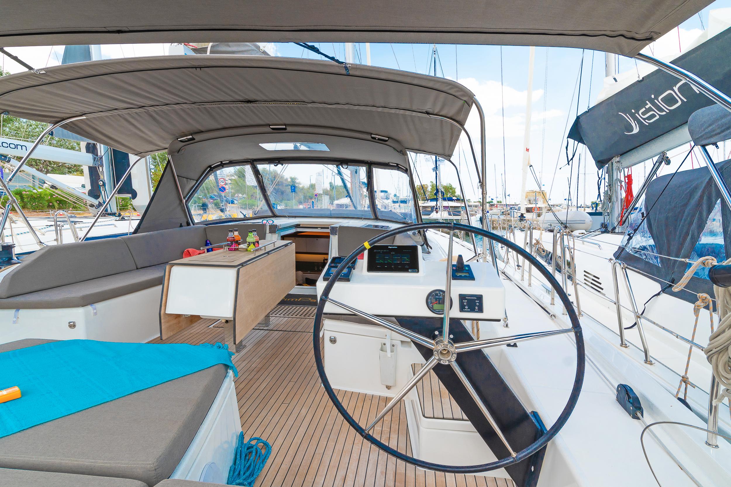 Dufour 530 - 3 + 1 cab., picture 13