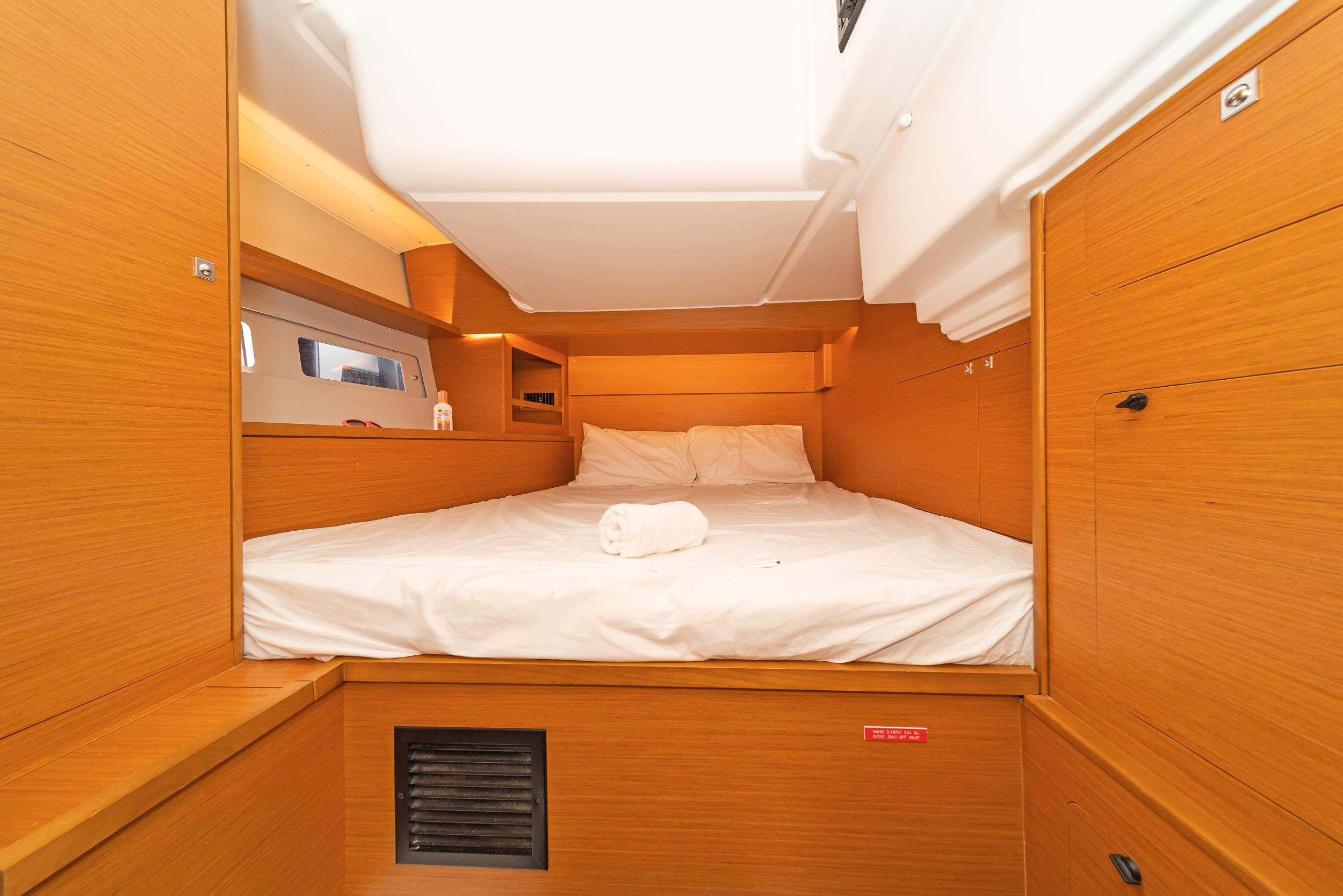 Dufour 530 - 3 + 1 cab., picture 7