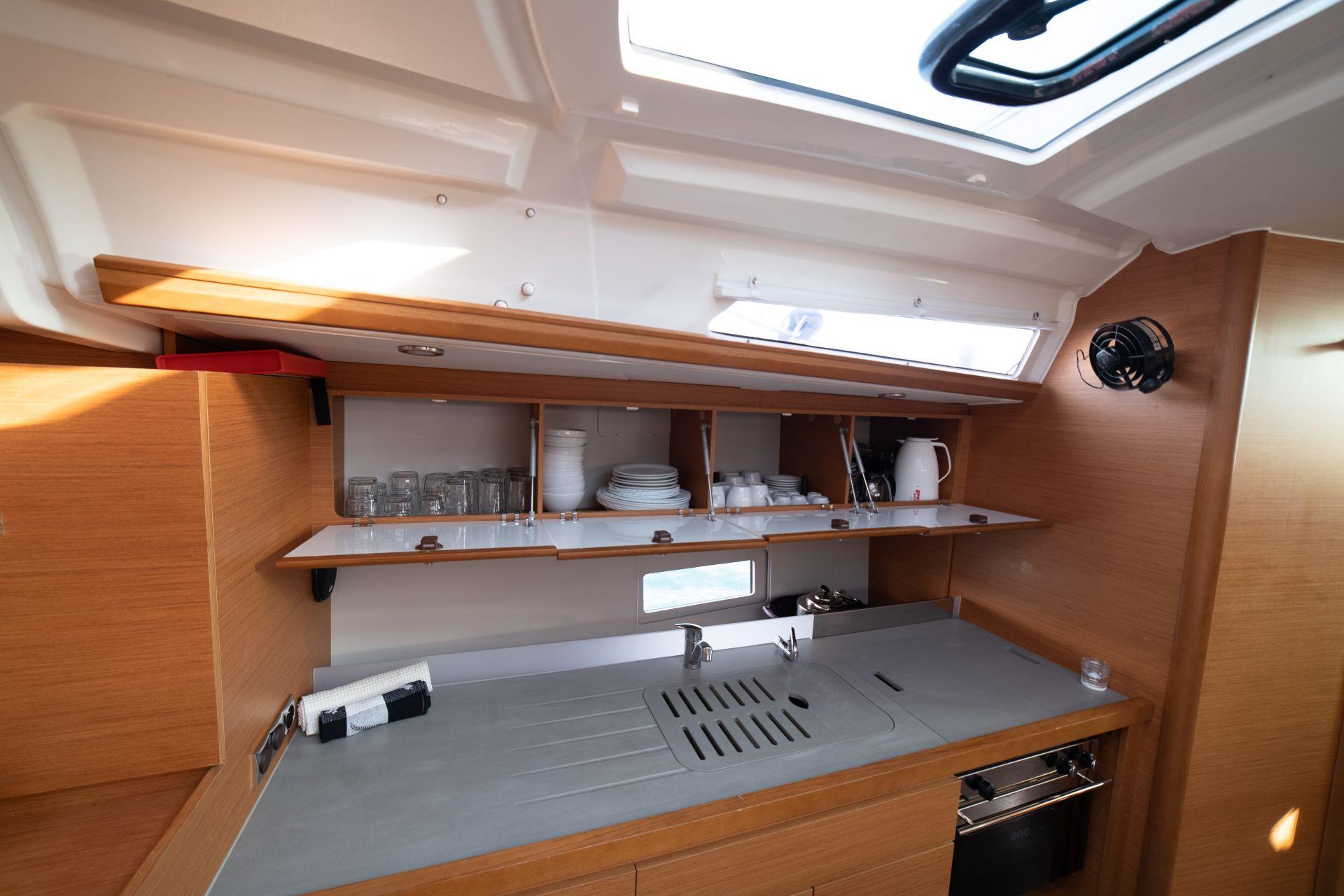 Dufour 430 GL, picture 6