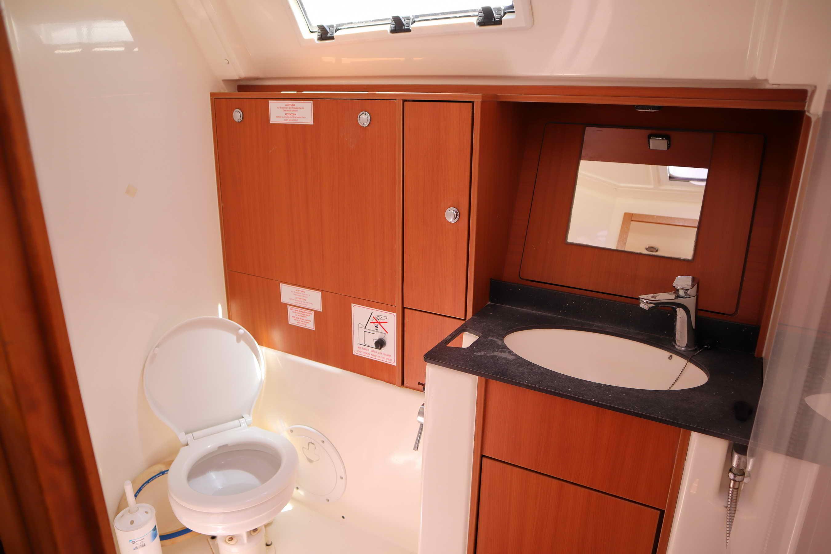 Bavaria Cruiser 40, picture 16