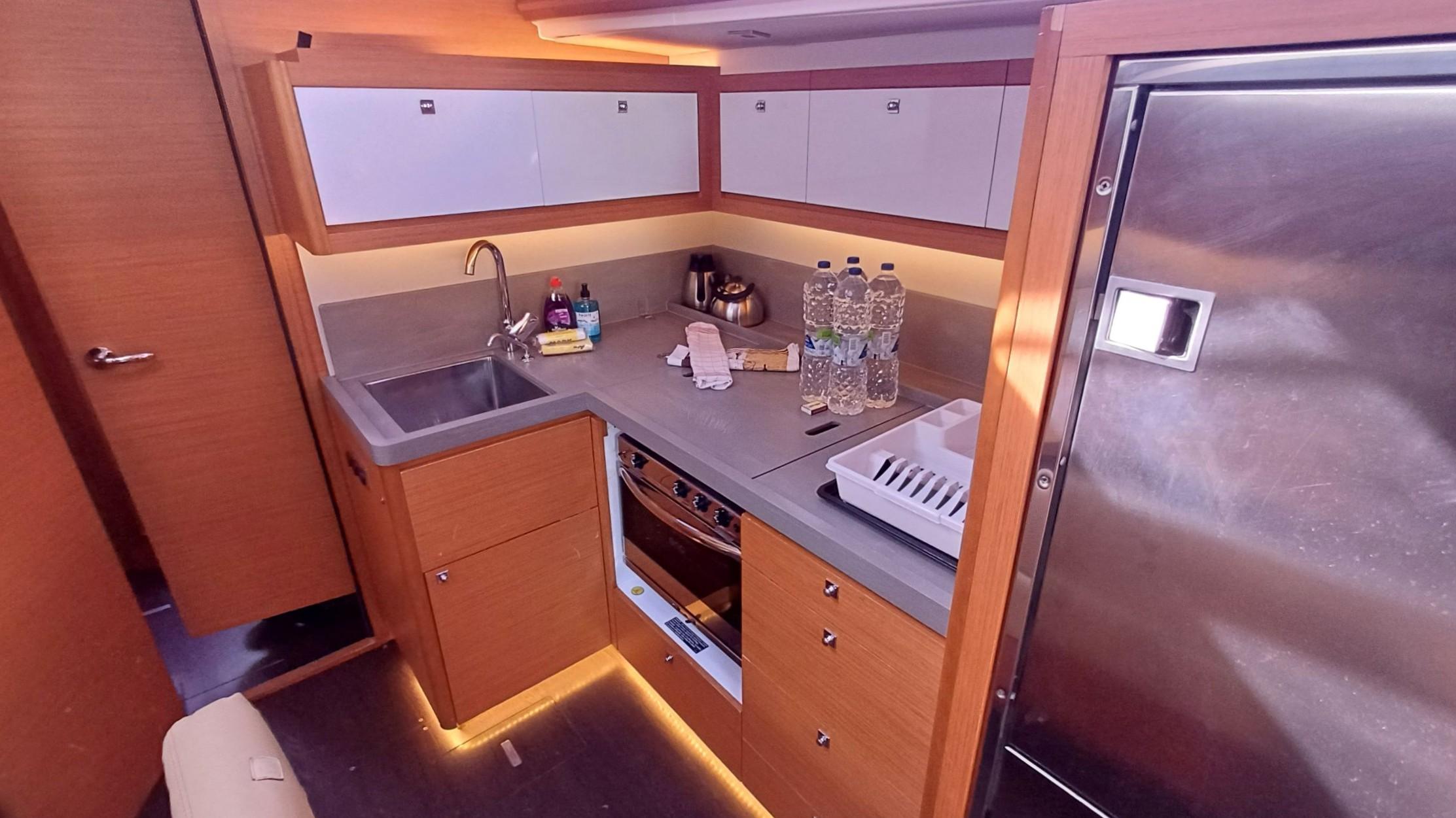 Dufour 470 - 4 + 1 cab., picture 4