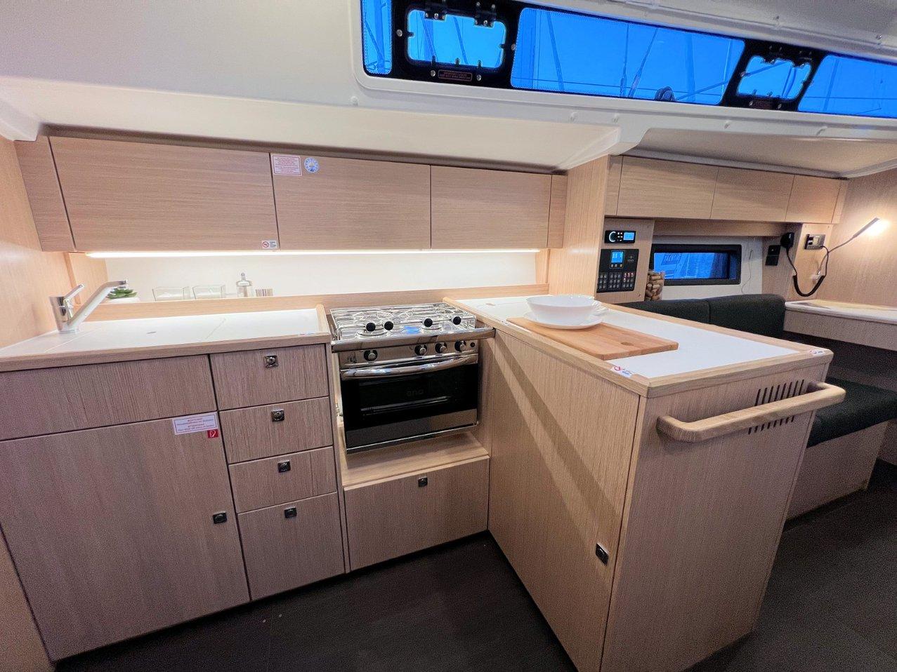 Bavaria C38, picture 21