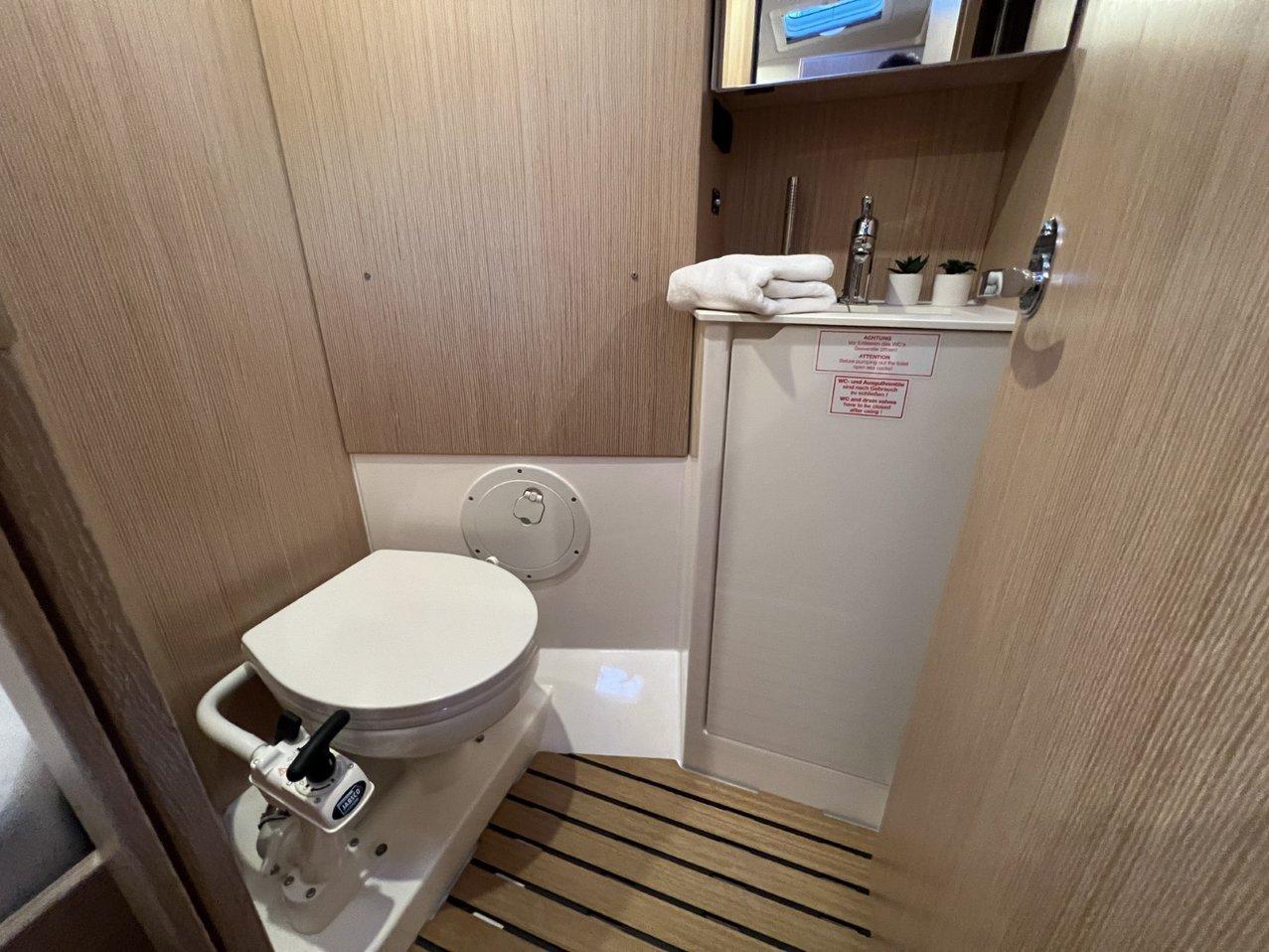 Bavaria C38, picture 31