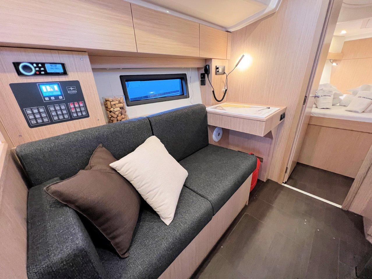 Bavaria C38, picture 23