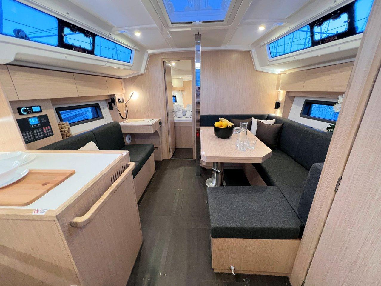 Bavaria C38, picture 18