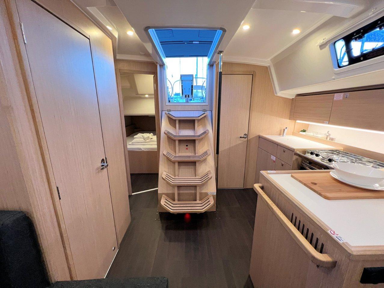 Bavaria C38, picture 26