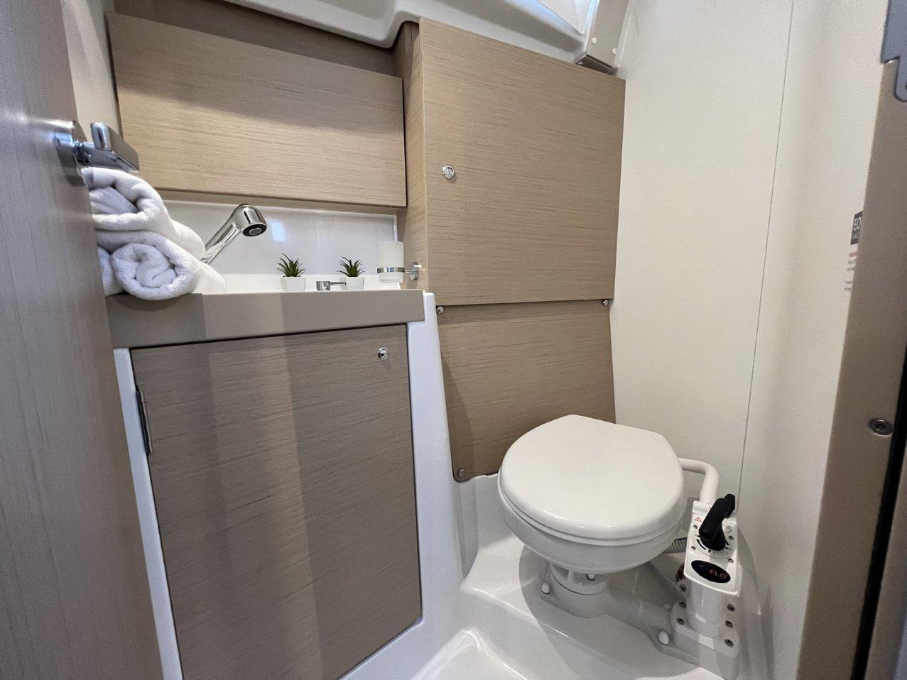 Oceanis 38.1, picture 34