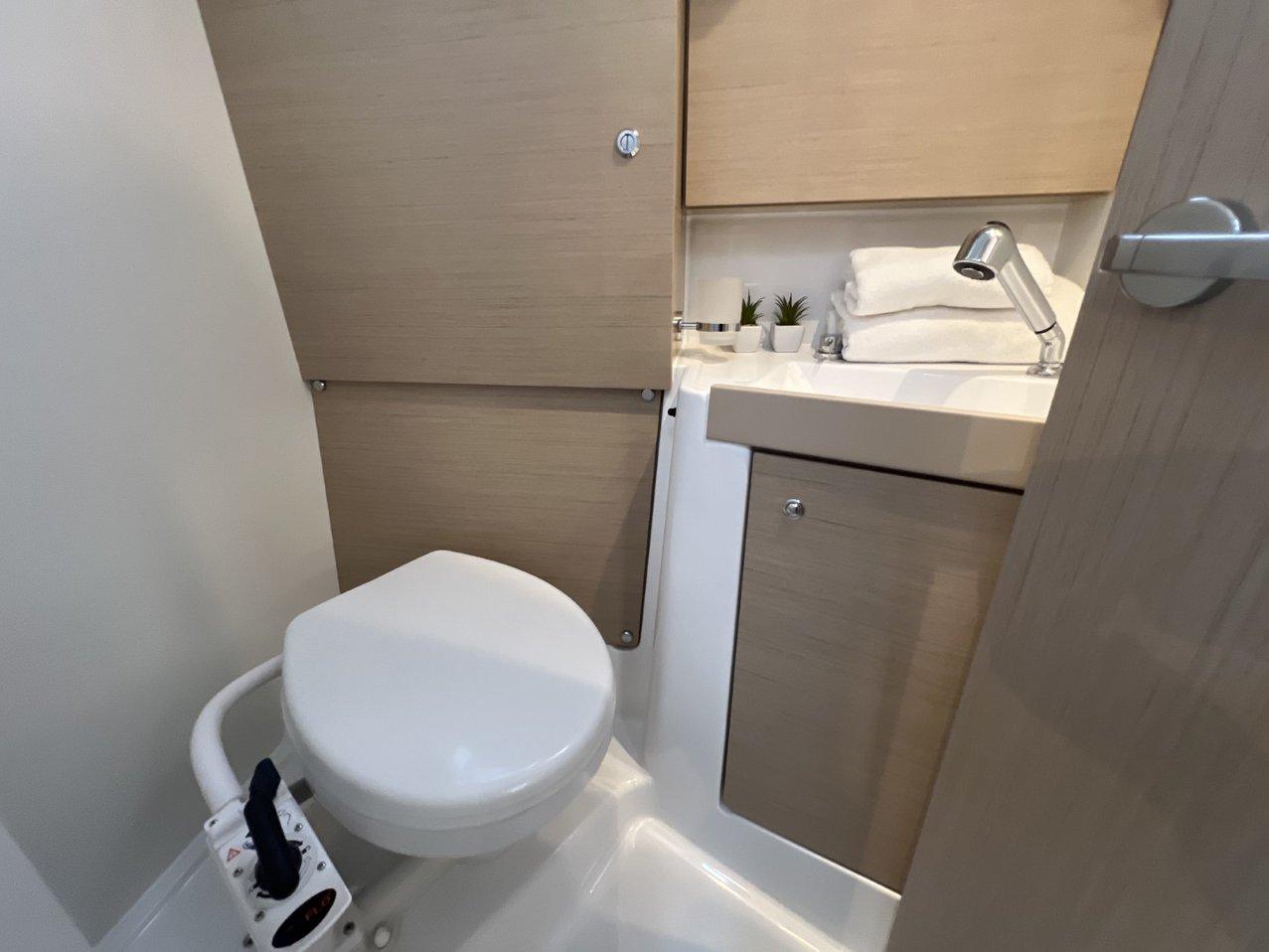 Oceanis 38.1, picture 38